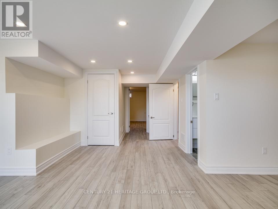 B - 293 Labrador Drive, Oshawa (Donevan), Ontario  L1H 7E7 - Photo 4 - E12821900