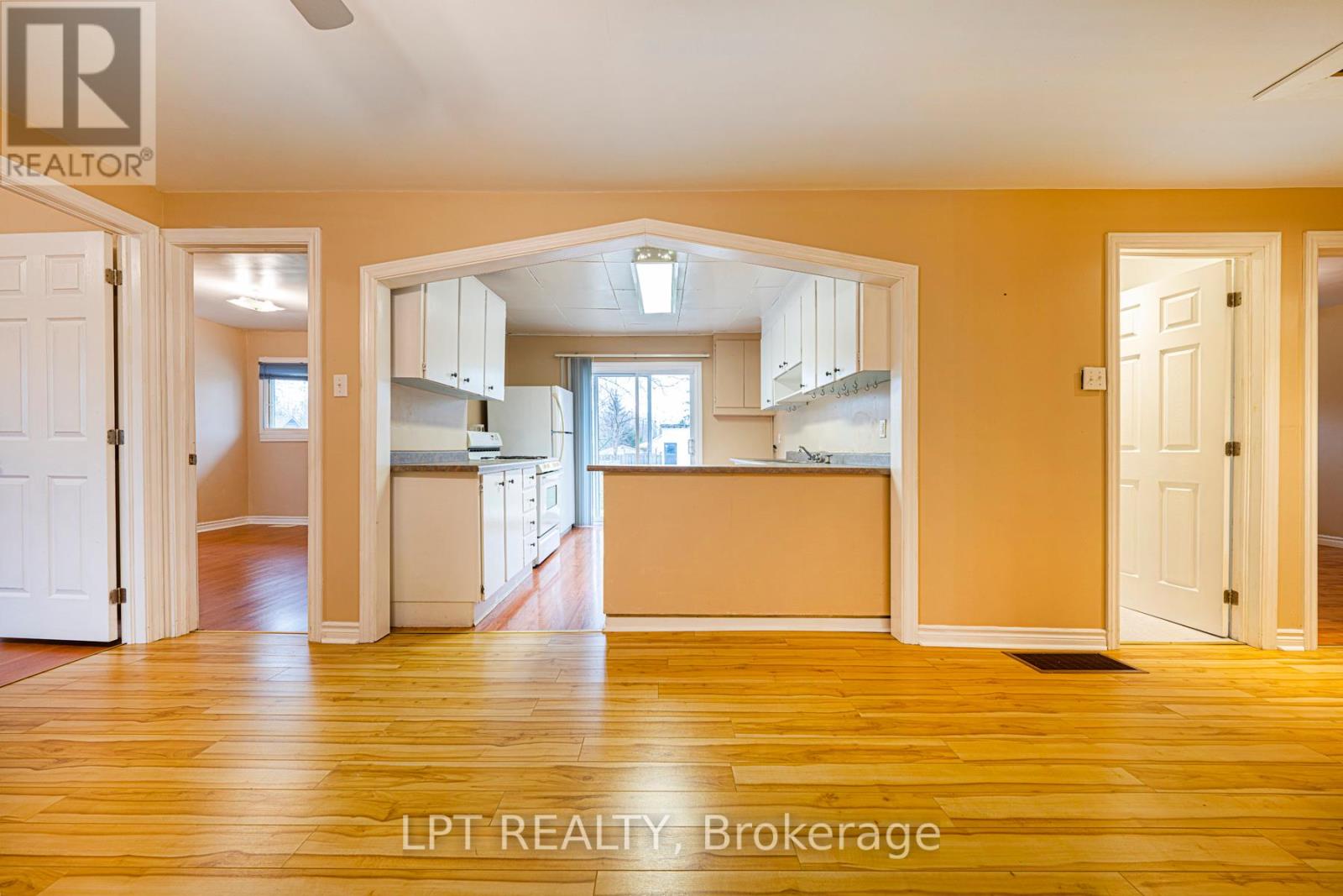 206 Bayview Avenue, Georgina, Ontario  L4P 2T2 - Photo 10 - N12821902