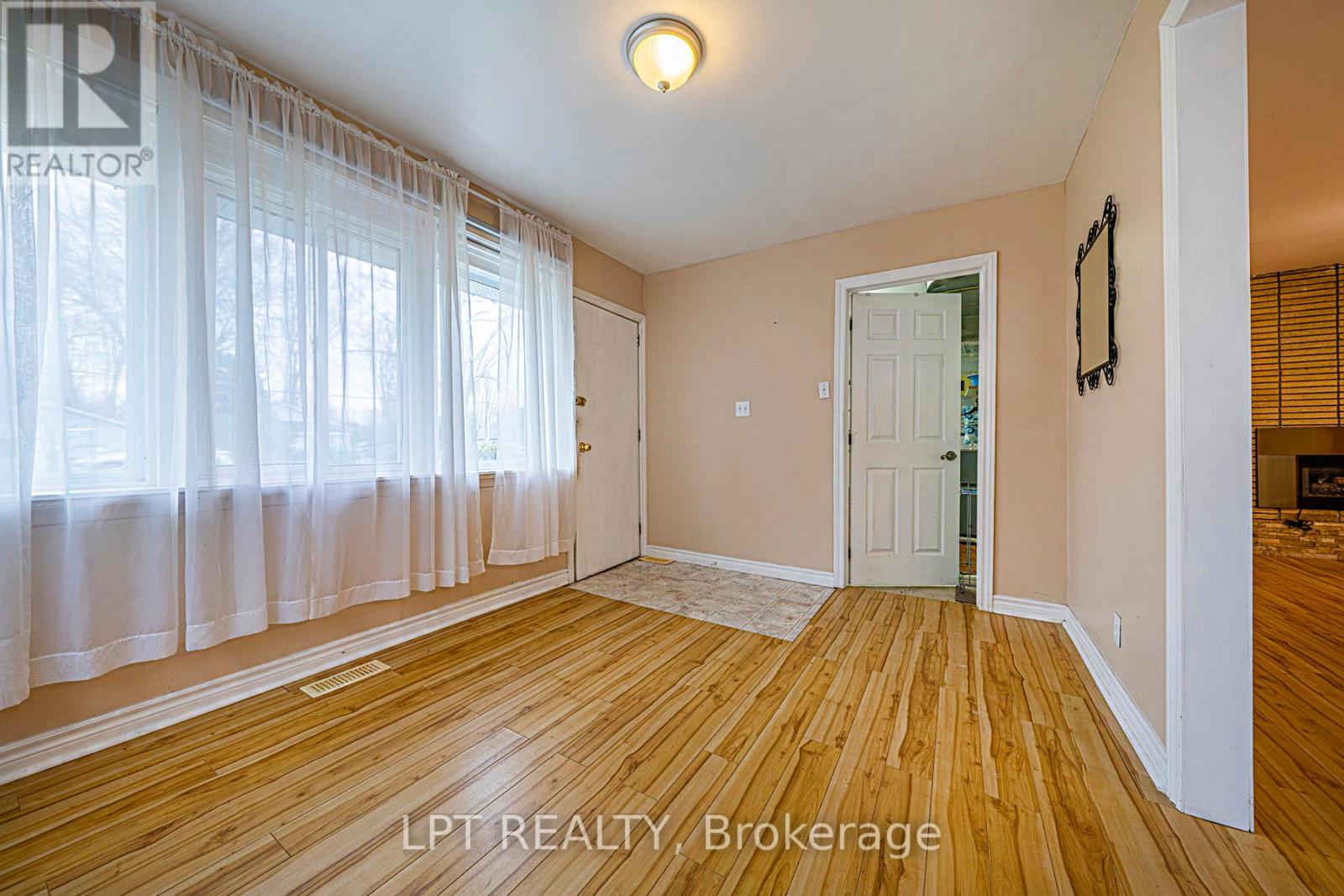 206 Bayview Avenue, Georgina, Ontario  L4P 2T2 - Photo 4 - N12821902