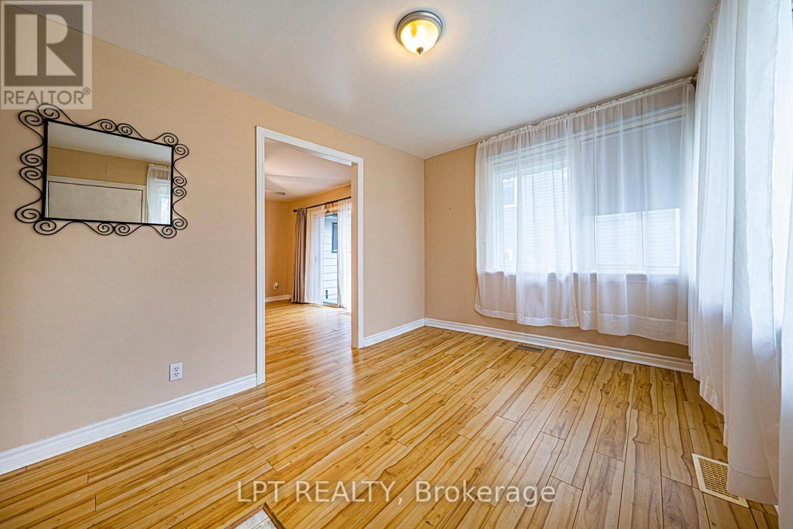 206 Bayview Avenue, Georgina, Ontario  L4P 2T2 - Photo 5 - N12821902