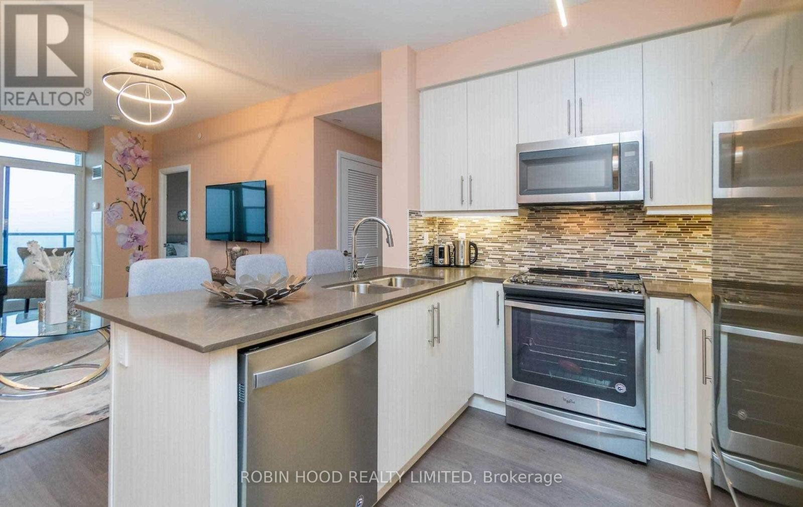 906 - 65 Oneida Crescent, Richmond Hill (Langstaff), Ontario  L4B 0G9 - Photo 2 - N12821940