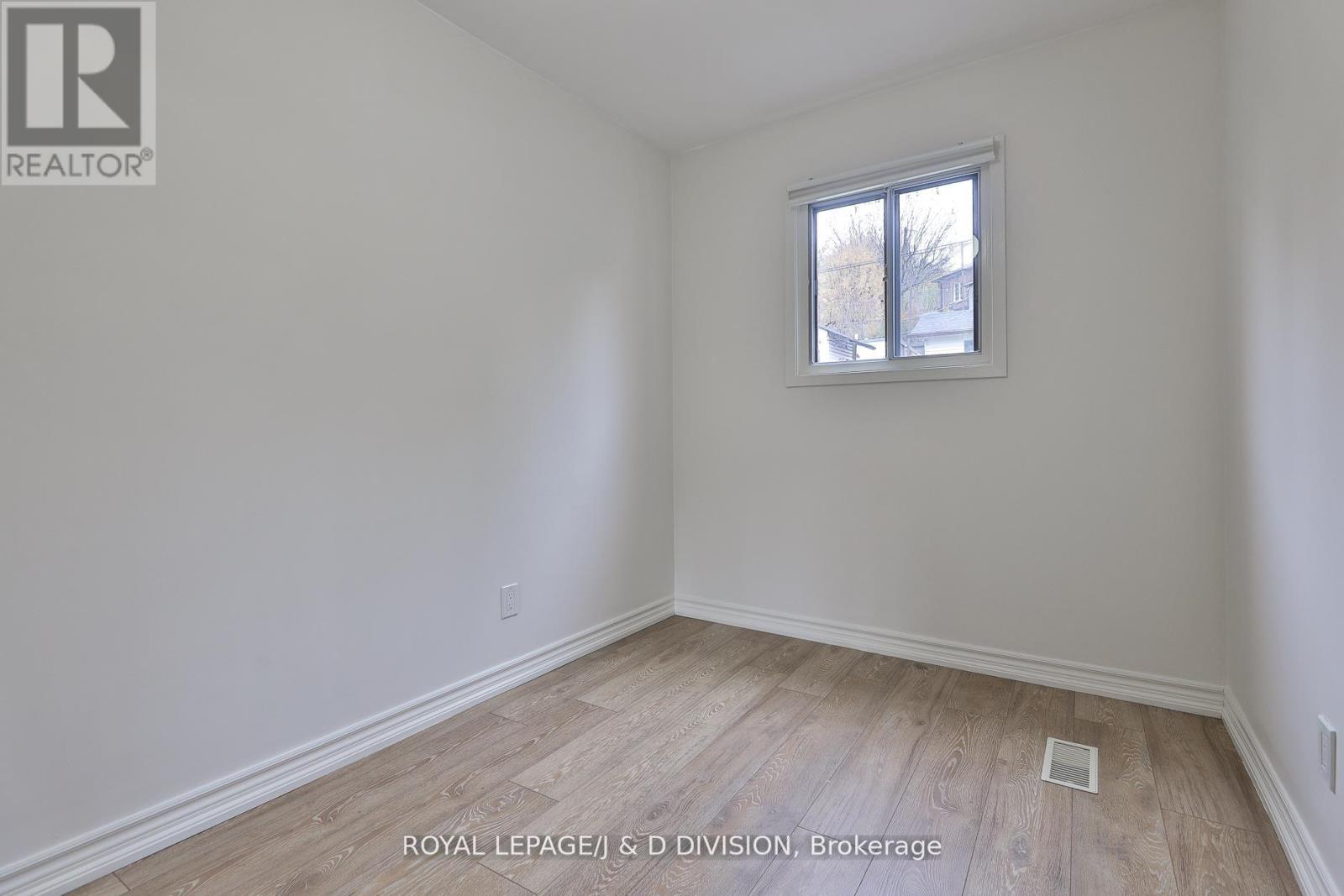 22 Holmesdale Road, Toronto, Ontario  M6E 1Y1 - Photo 12 - W12821972