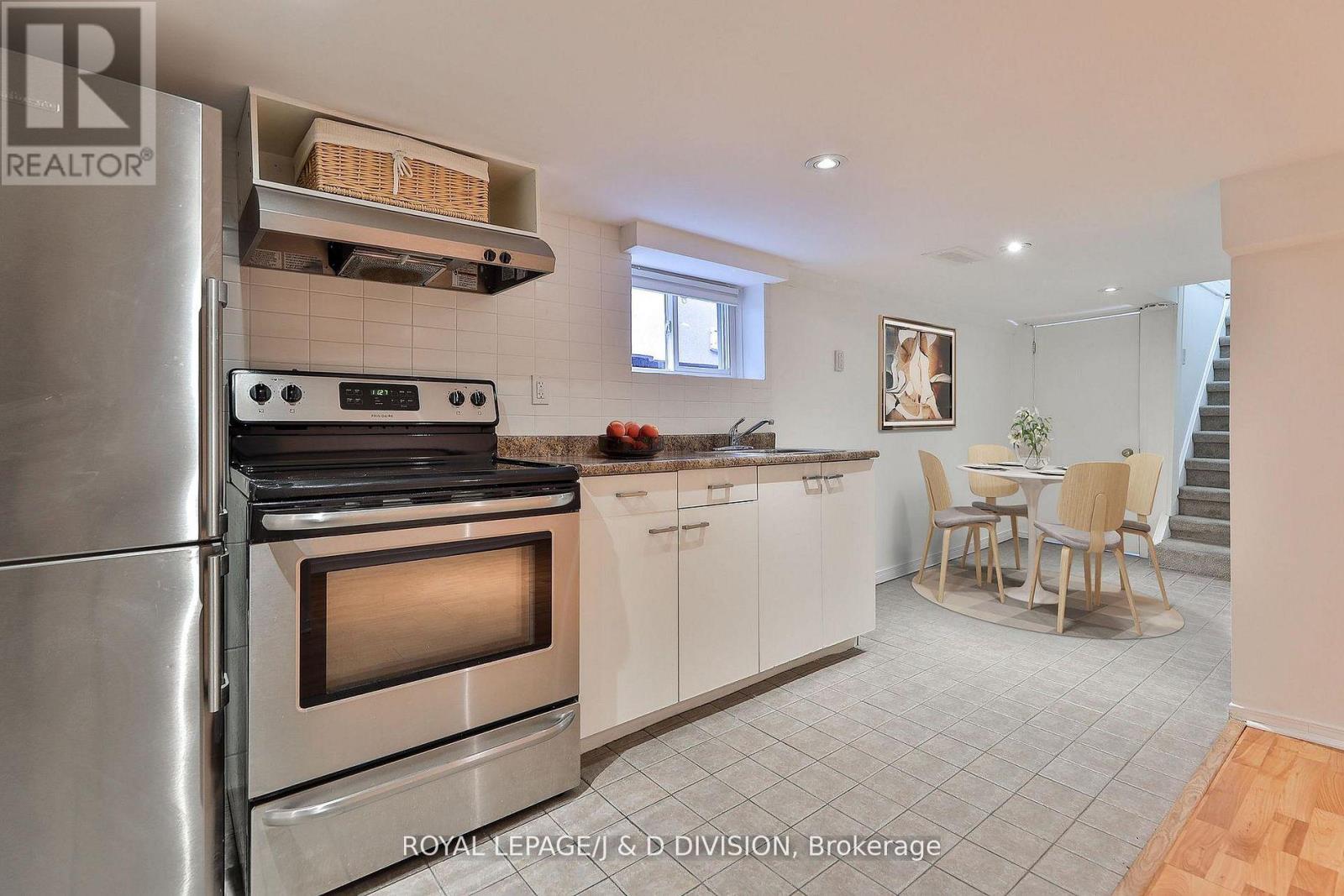 22 Holmesdale Road, Toronto, Ontario  M6E 1Y1 - Photo 17 - W12821972