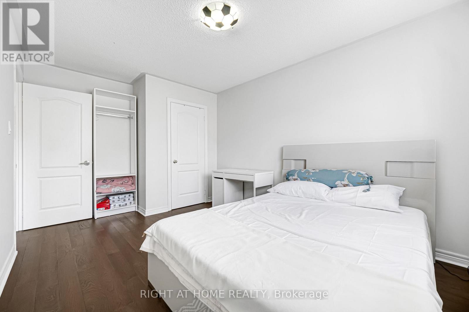 601 Claymeadow Avenue, Mississauga, Ontario  L5B 4H7 - Photo 25 - W12822050