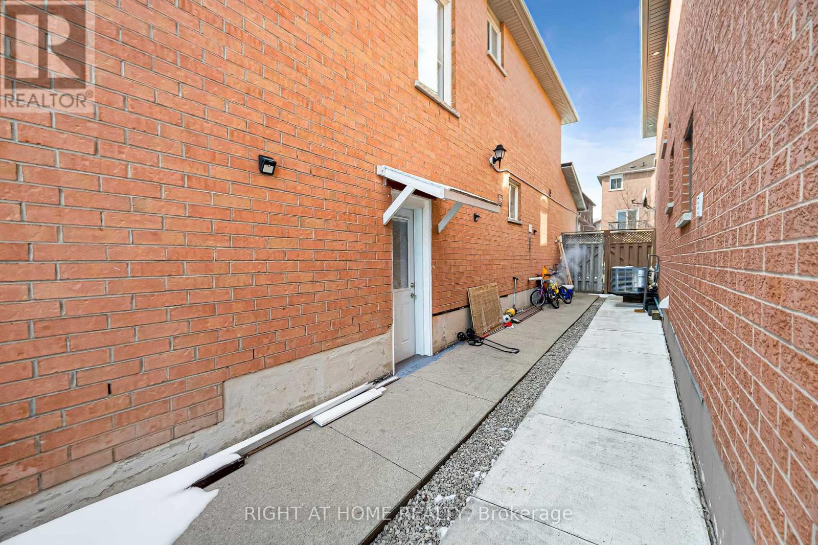 601 Claymeadow Avenue, Mississauga, Ontario  L5B 4H7 - Photo 34 - W12822050