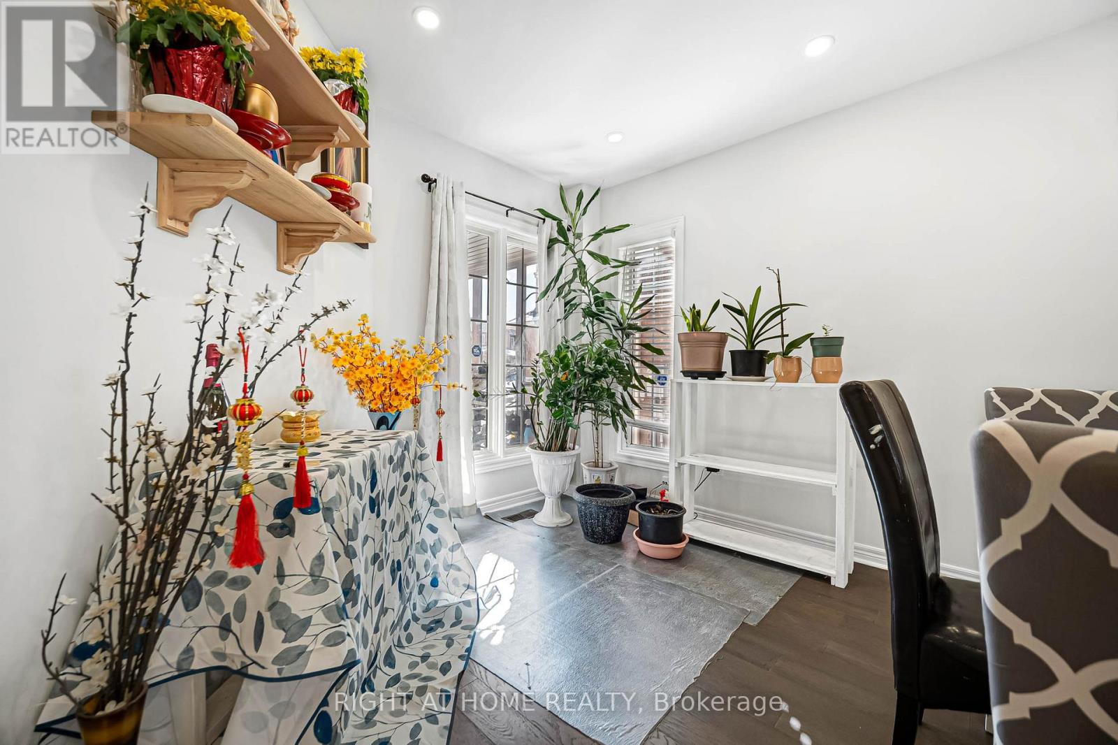 601 Claymeadow Avenue, Mississauga, Ontario  L5B 4H7 - Photo 4 - W12822050