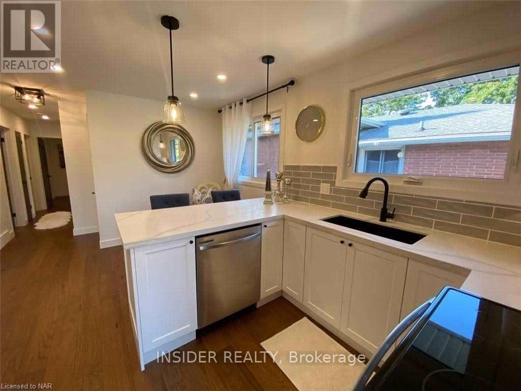 4 Parklands Drive, Hamilton (Rosedale), Ontario  L8K 4W7 - Photo 6 - X12821968