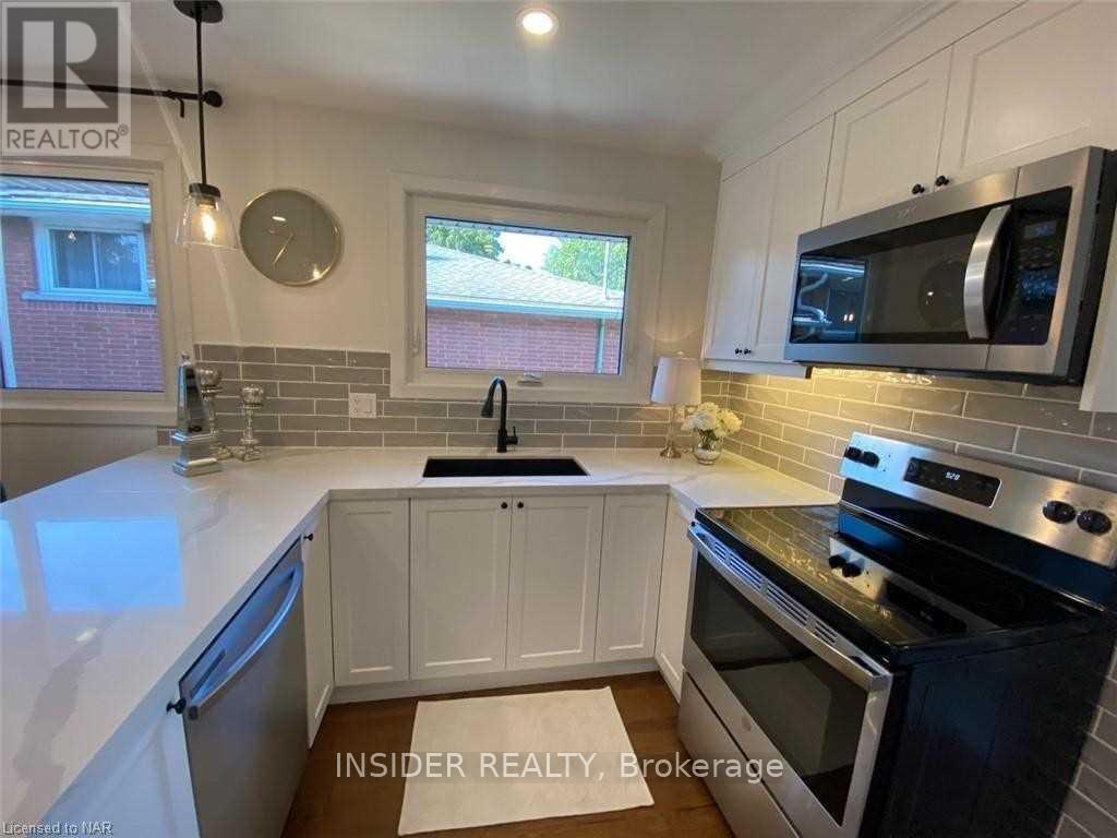 4 Parklands Drive, Hamilton (Rosedale), Ontario  L8K 4W7 - Photo 8 - X12821968