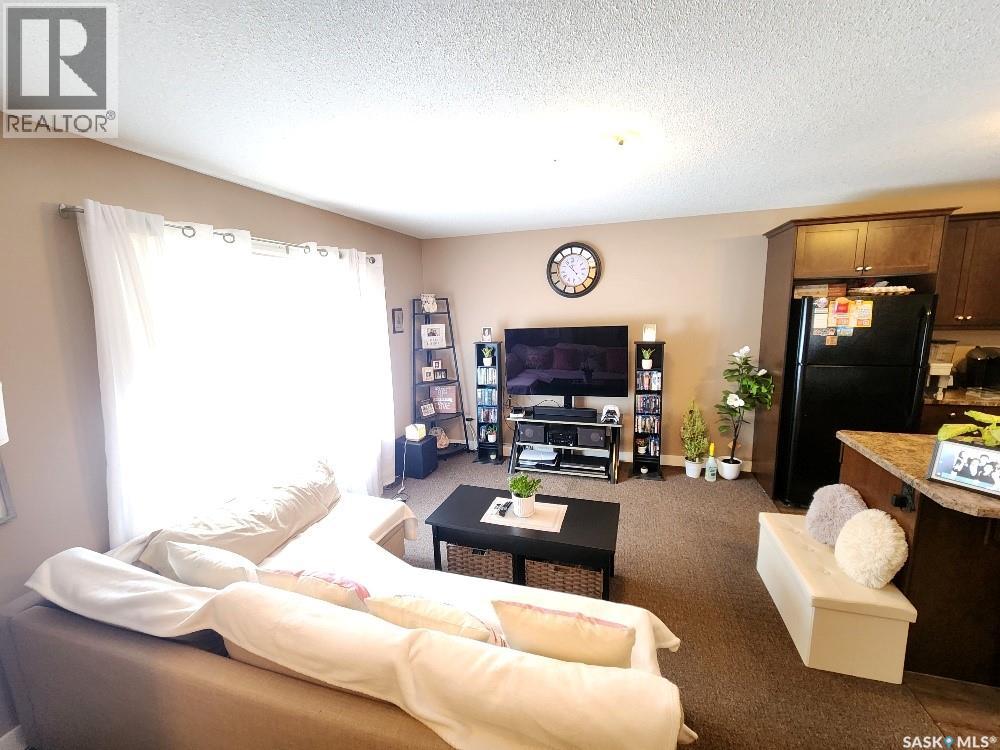 143 St John Street N, Regina, Saskatchewan  S4R 2V8 - Photo 2 - SK029186