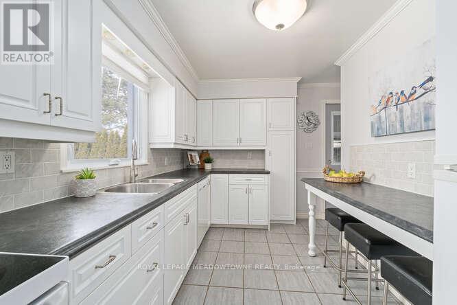 394 Wilson Avenue, Burlington, Ontario  L7L 2M9 - Photo 18 - W12822046