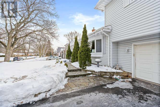 394 Wilson Avenue, Burlington, Ontario  L7L 2M9 - Photo 4 - W12822046