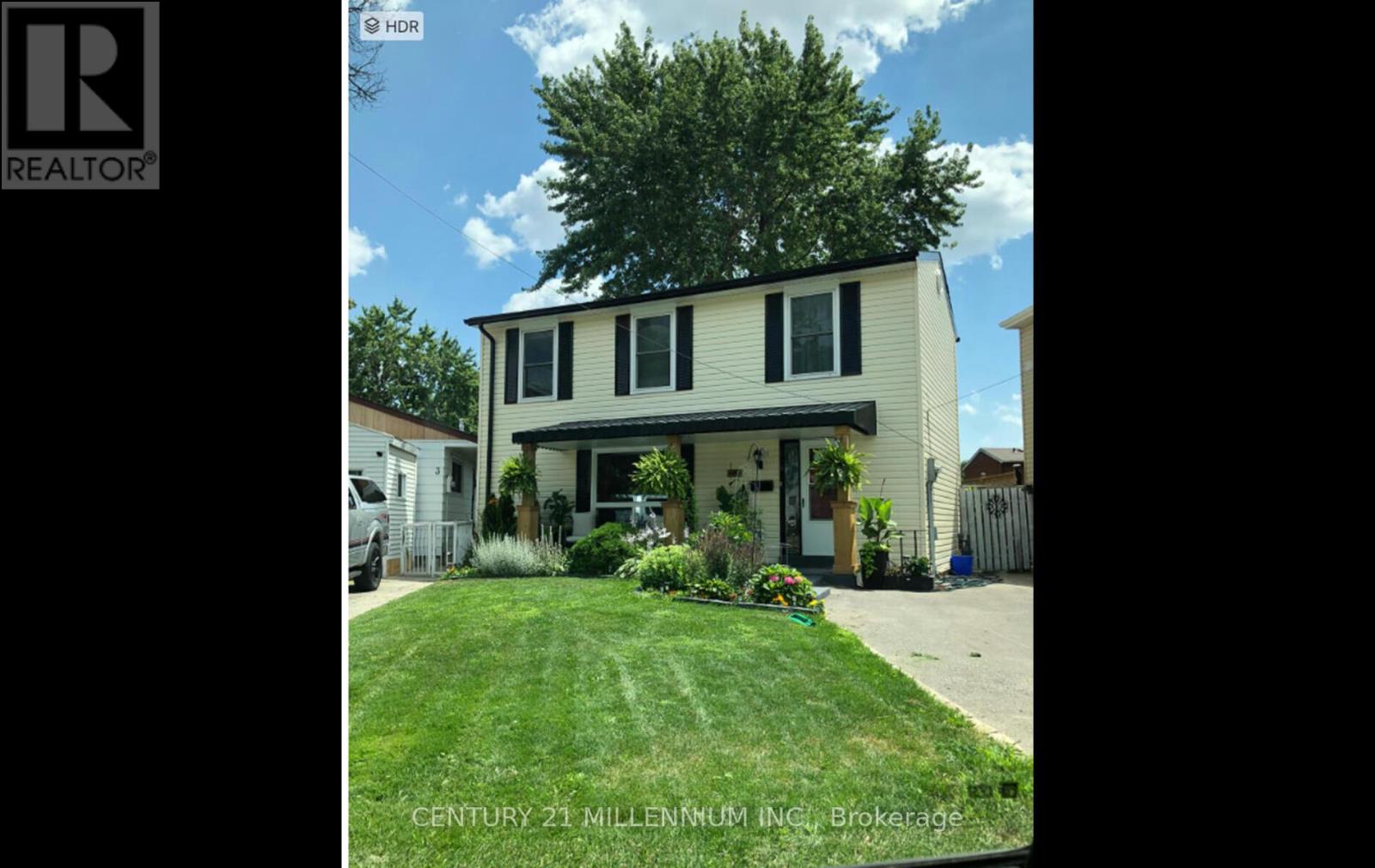 4 HEATHERSIDE COURT, Brampton, Ontario