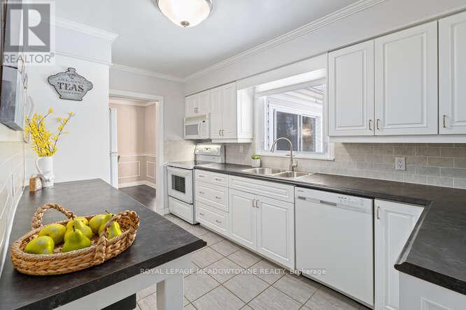 394 Wilson Avenue, Burlington, Ontario  L7L 2M9 - Photo 16 - W12822046