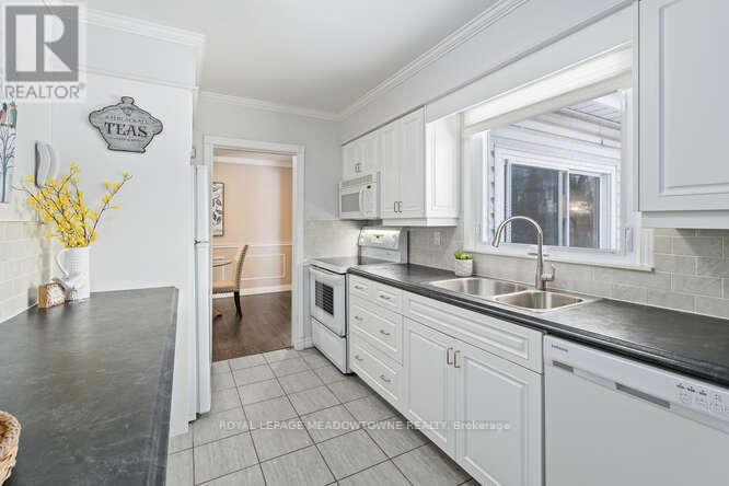 394 Wilson Avenue, Burlington, Ontario  L7L 2M9 - Photo 17 - W12822046