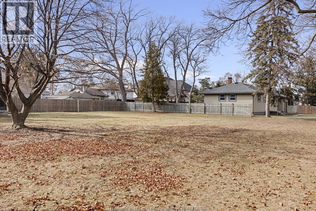3985 Dougall Avenue, Windsor, Ontario  N9G 1X3 - Photo 24 - 25017025
