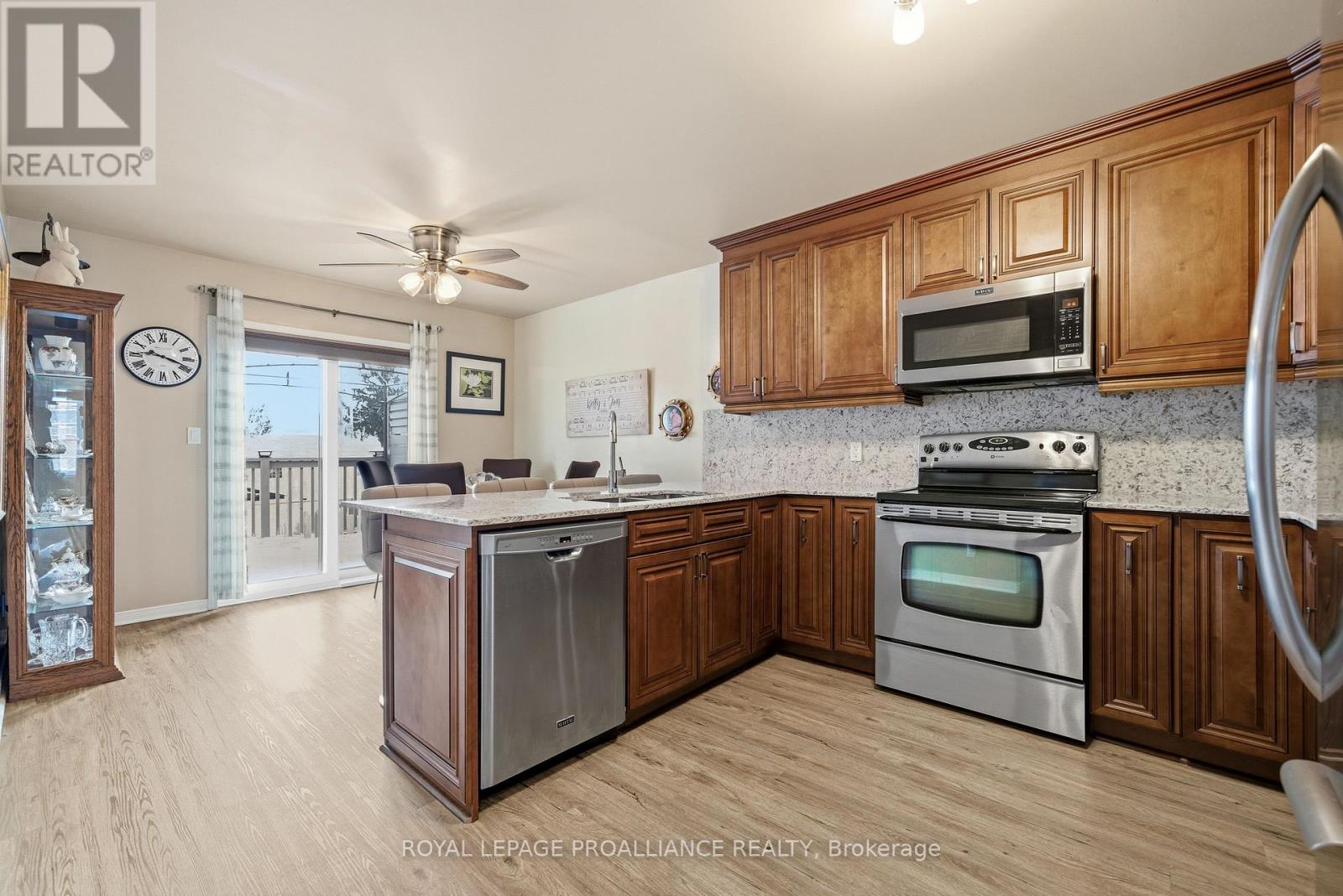 229 West Street, Quinte West, Ontario  K8V 2N1 - Photo 7 - X12822194