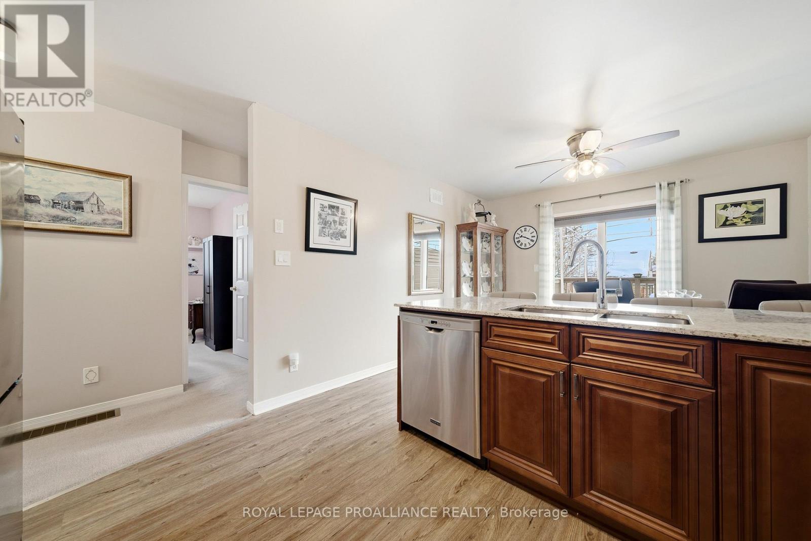 229 West Street, Quinte West, Ontario  K8V 2N1 - Photo 9 - X12822194