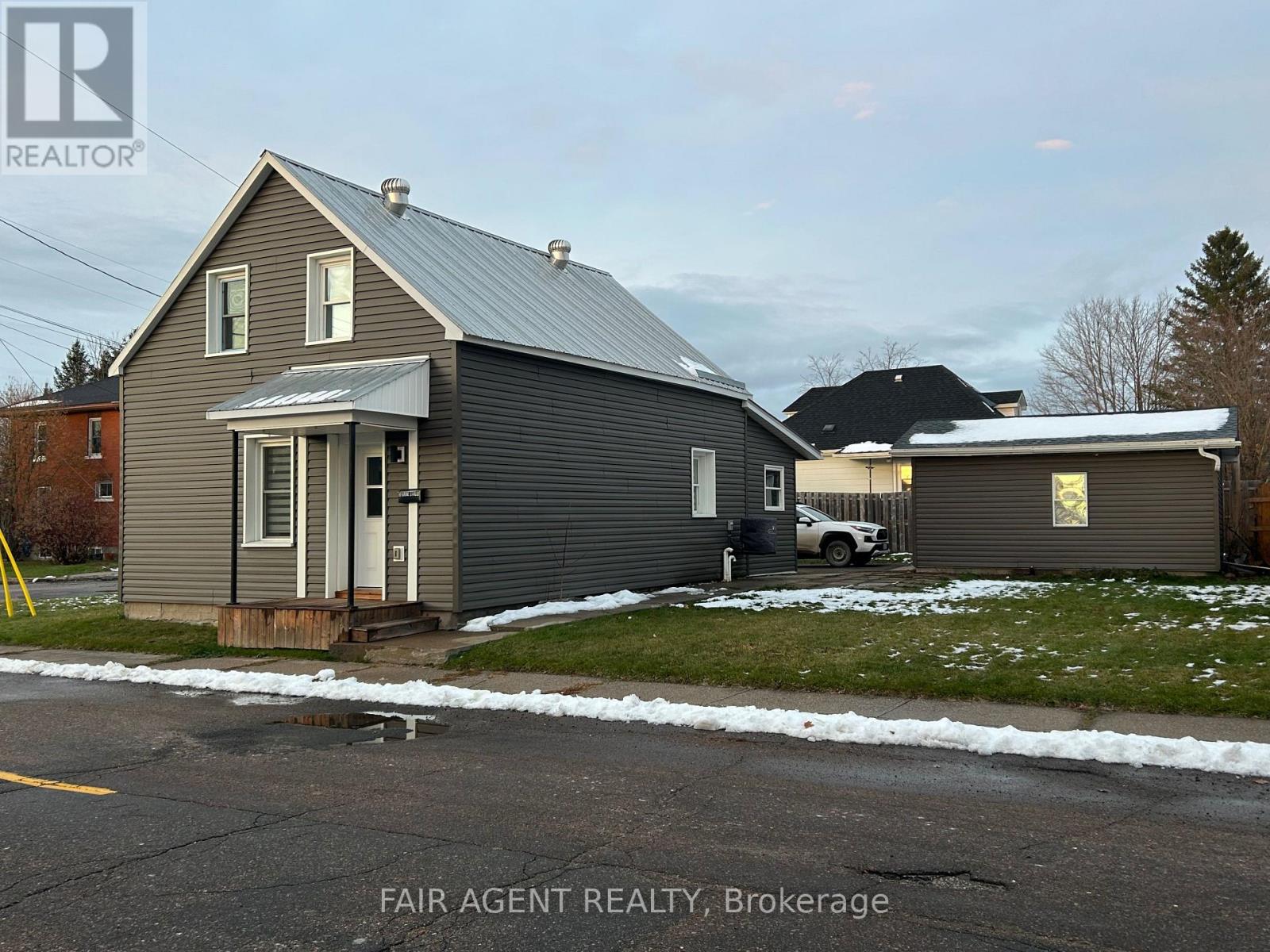 81 Bank Street S, Renfrew, Ontario  K7V 2E7 - Photo 1 - X12822260