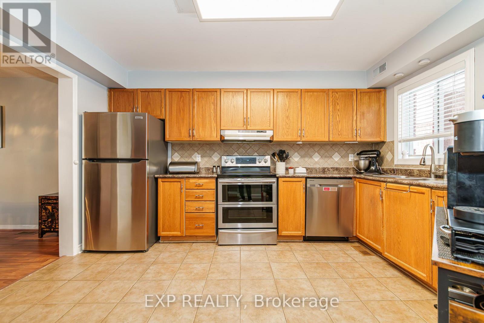 157 Huntersfield Drive, Ottawa, Ontario  K1T 3M1 - Photo 7 - X12822106