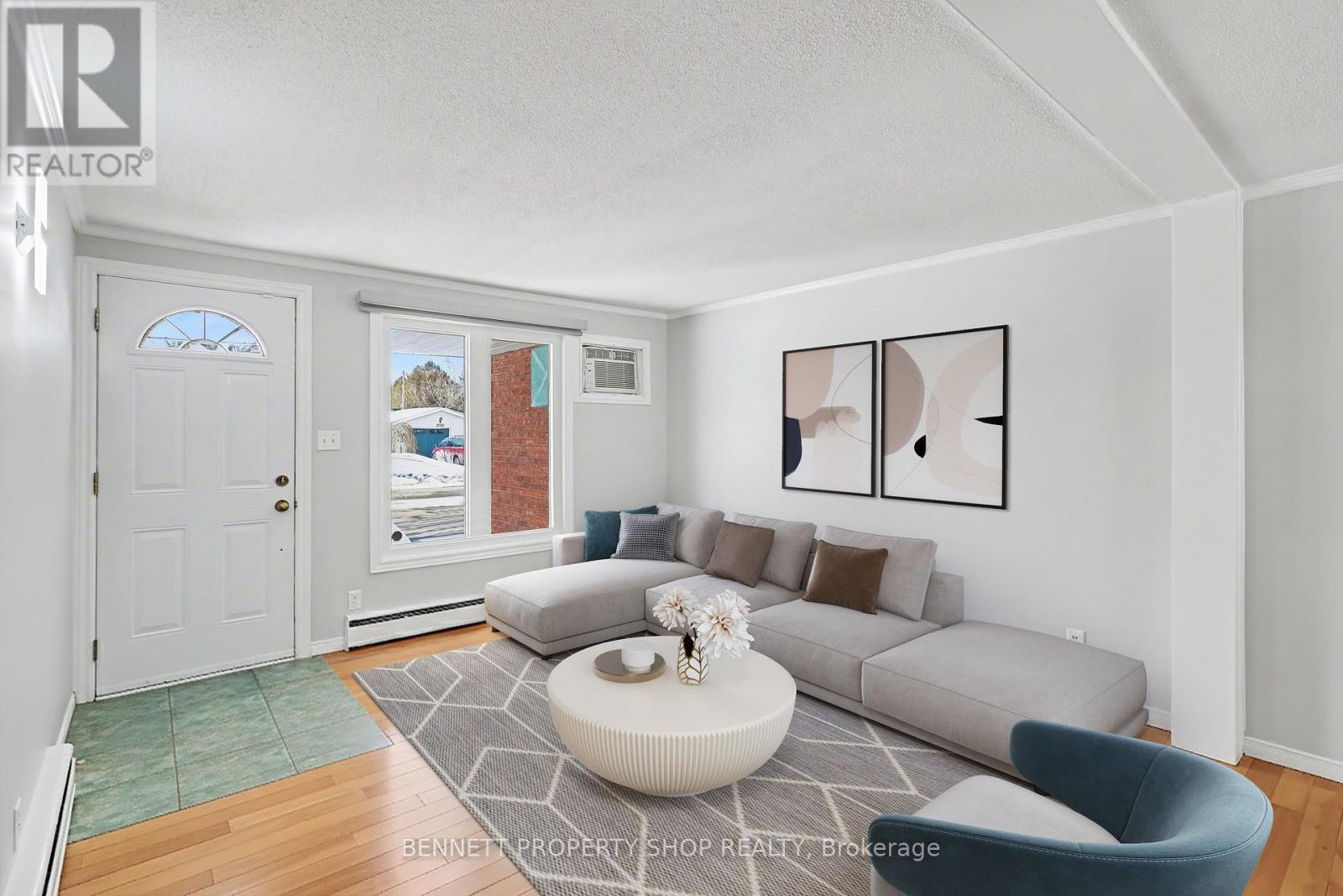 1503 Blackheath Street, Ottawa, Ontario  K1E 1K6 - Photo 3 - X12822310