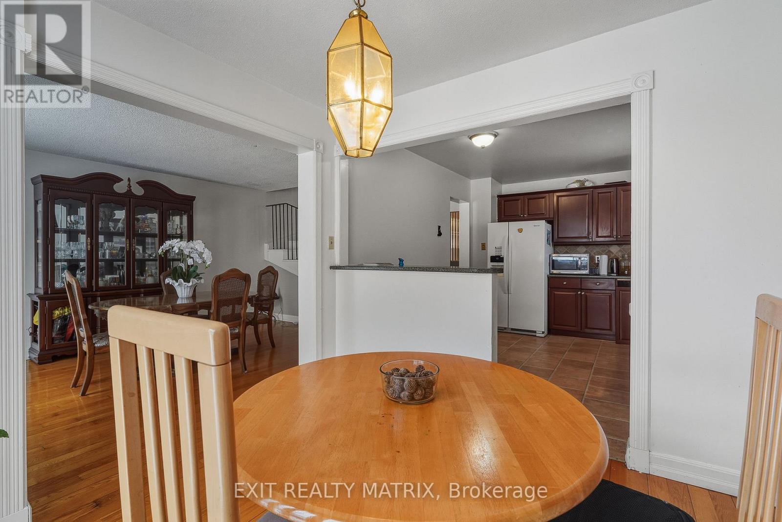 1123 Burgundy Lane, Ottawa, Ontario  K1C 2M9 - Photo 10 - X12822324