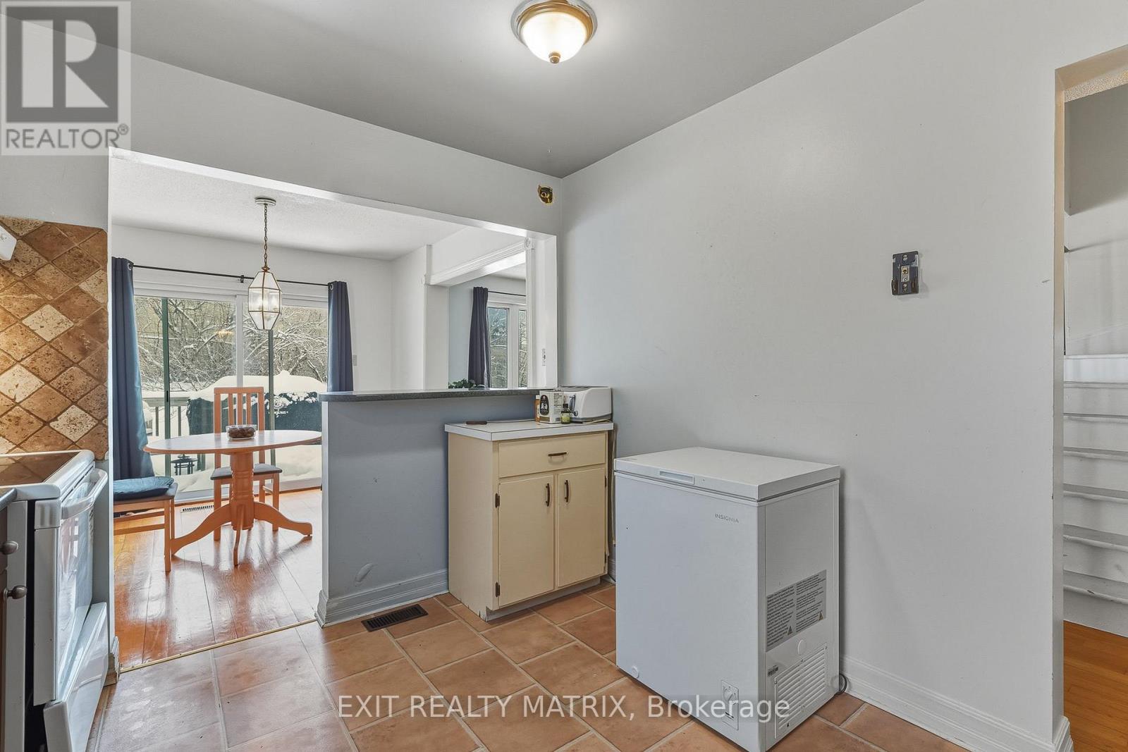 1123 Burgundy Lane, Ottawa, Ontario  K1C 2M9 - Photo 14 - X12822324