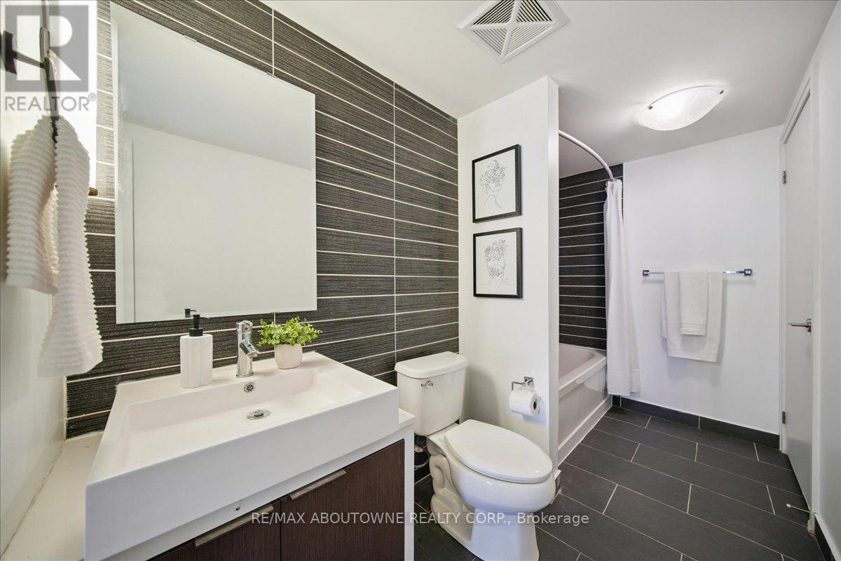 717 - 5 Hanna Avenue, Toronto, Ontario  M6K 1W8 - Photo 13 - C12822056