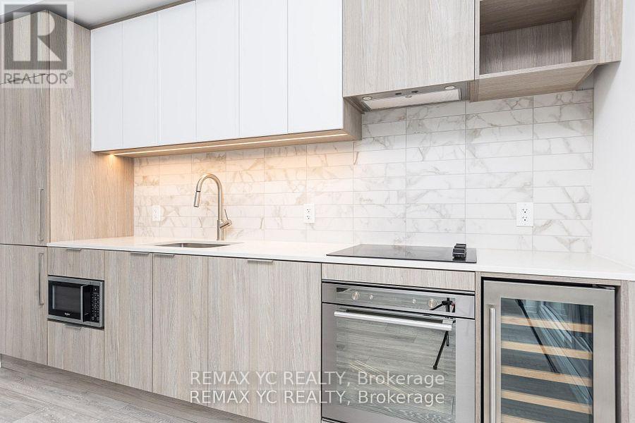 706 - 2020 Bathurst Street, Toronto (Humewood-Cedarvale), Ontario  M5P 0A6 - Photo 8 - C12822110