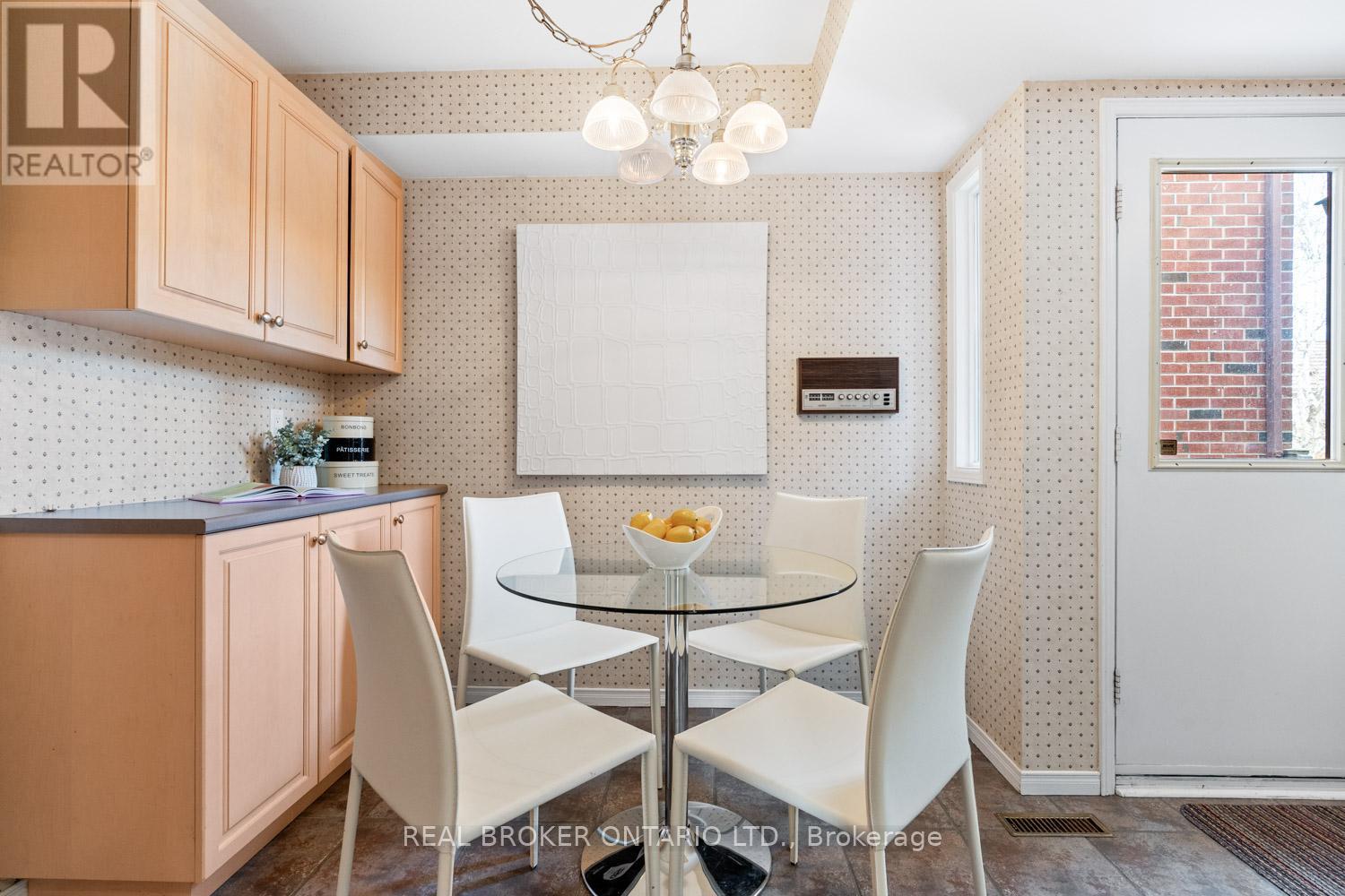 1501 Silver Spruce Drive, Pickering, Ontario  L1V 5G9 - Photo 7 - E12822064