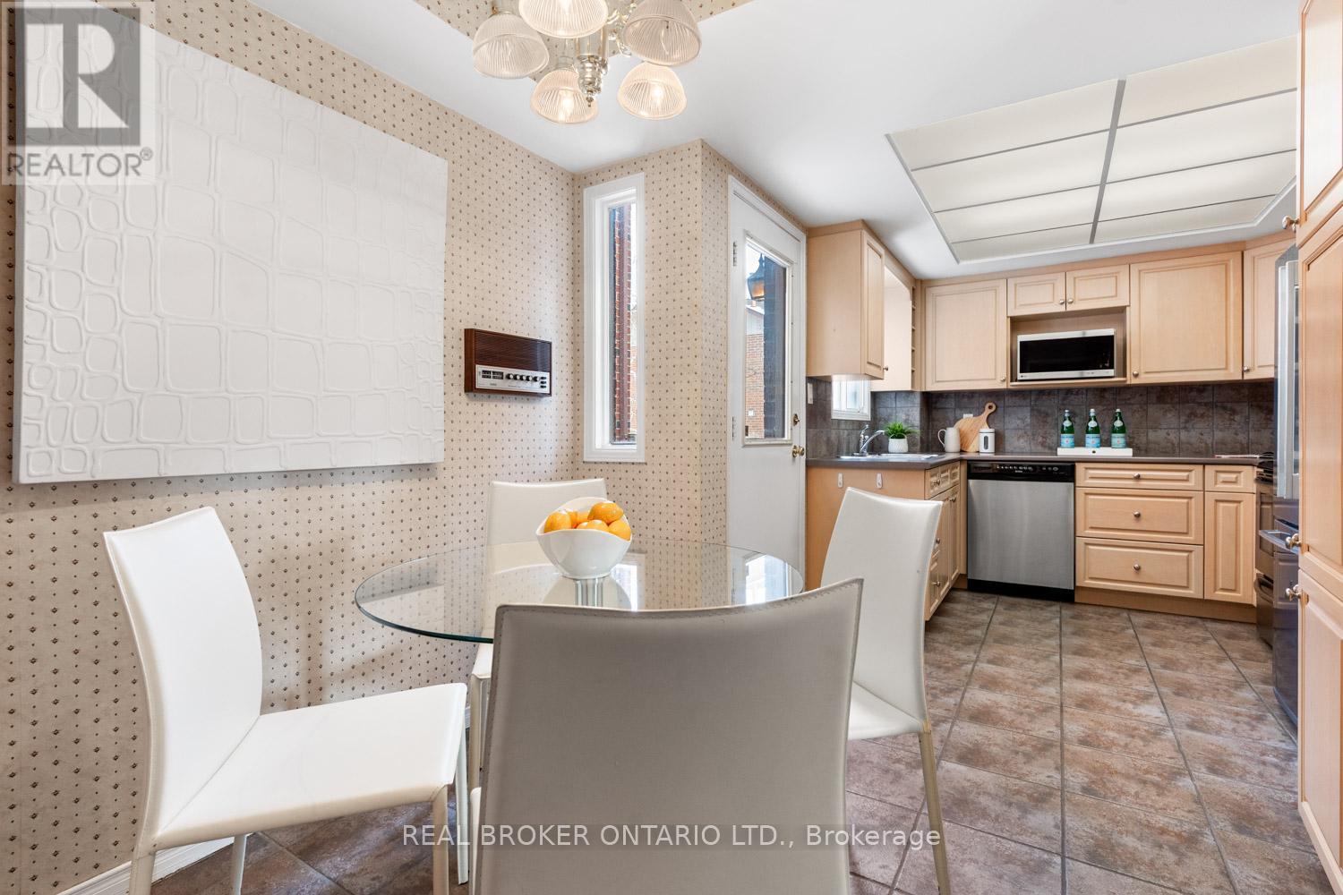 1501 Silver Spruce Drive, Pickering, Ontario  L1V 5G9 - Photo 8 - E12822064