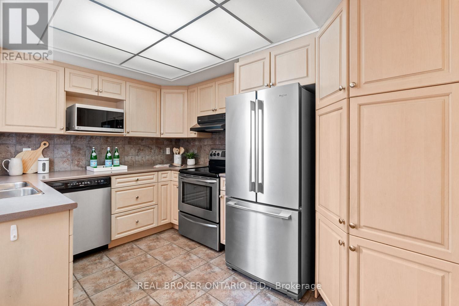 1501 Silver Spruce Drive, Pickering, Ontario  L1V 5G9 - Photo 9 - E12822064