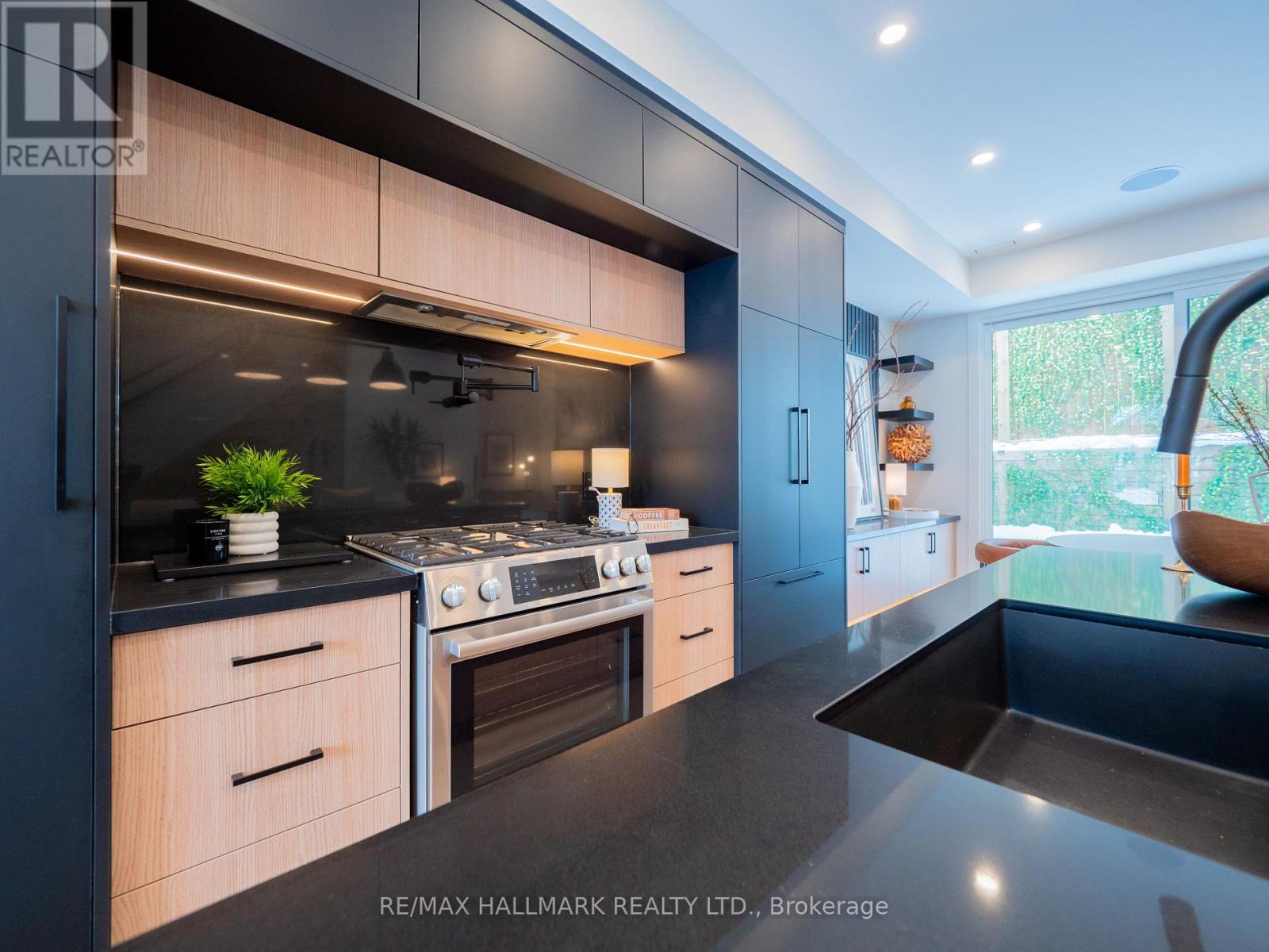 24 Harriet Street, Toronto, Ontario  M4L 2E9 - Photo 11 - E12822318