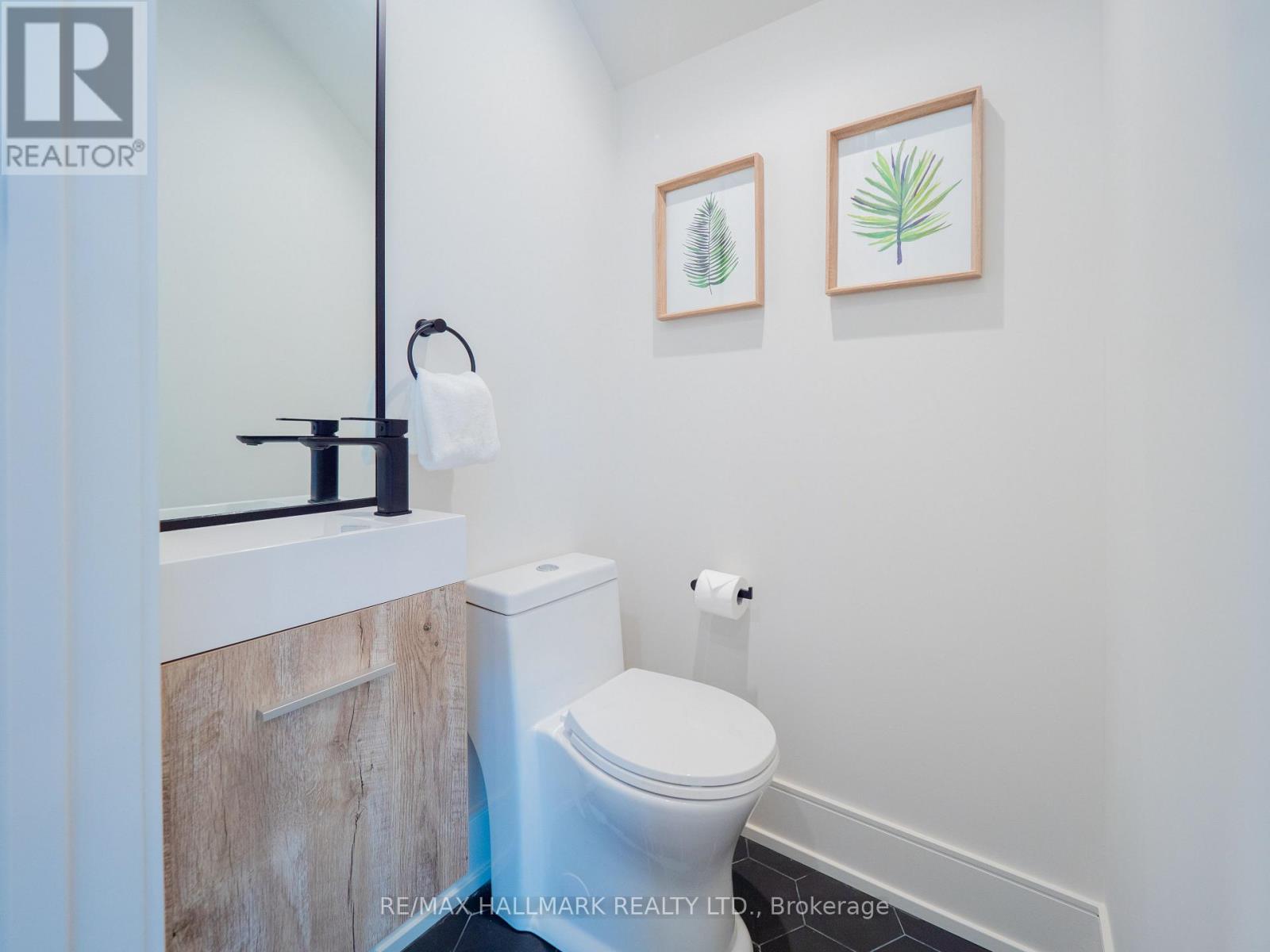 24 Harriet Street, Toronto, Ontario  M4L 2E9 - Photo 17 - E12822318