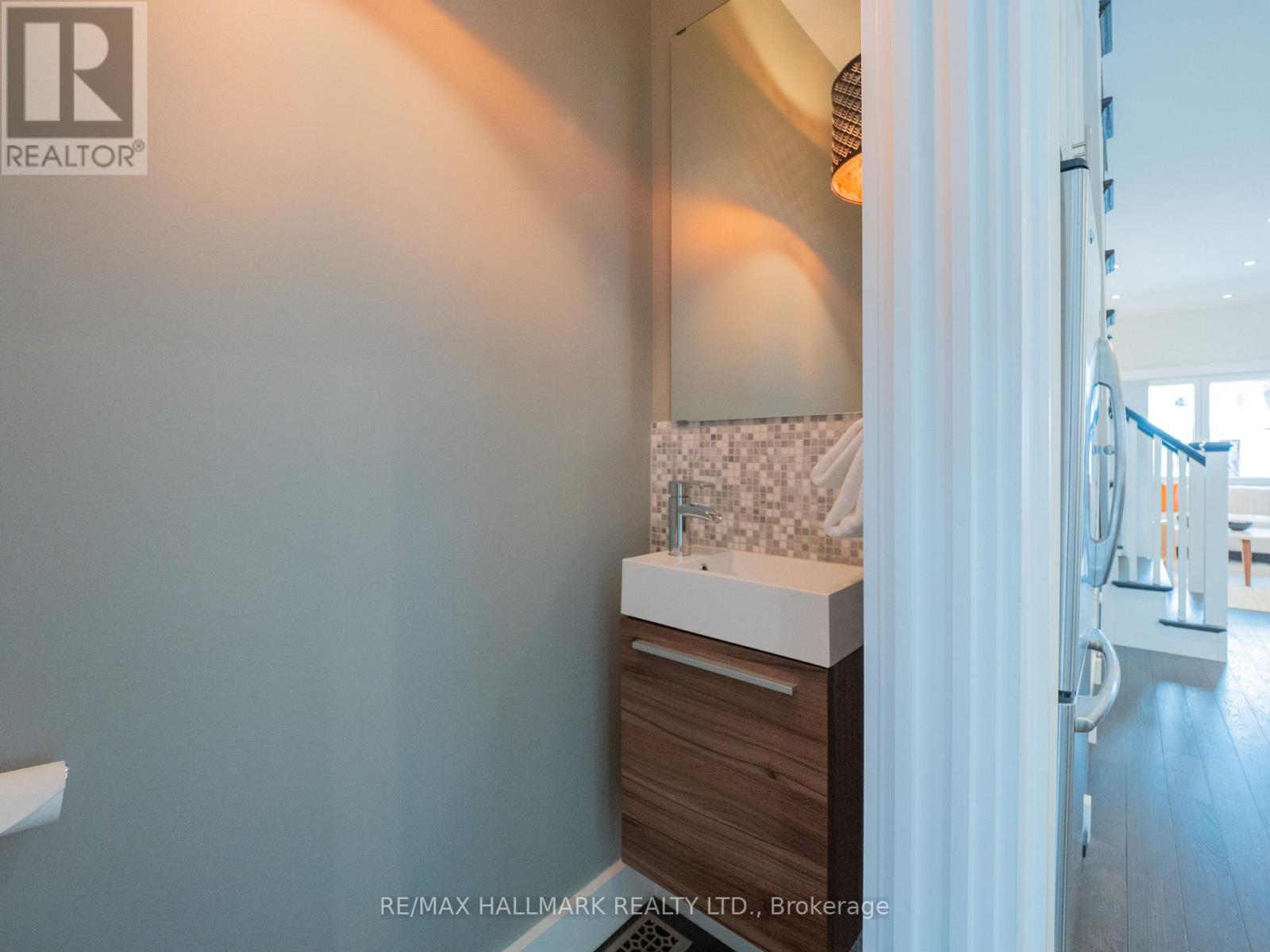 218 Westlake Avenue, Toronto, Ontario  M4C 4S9 - Photo 17 - E12822344