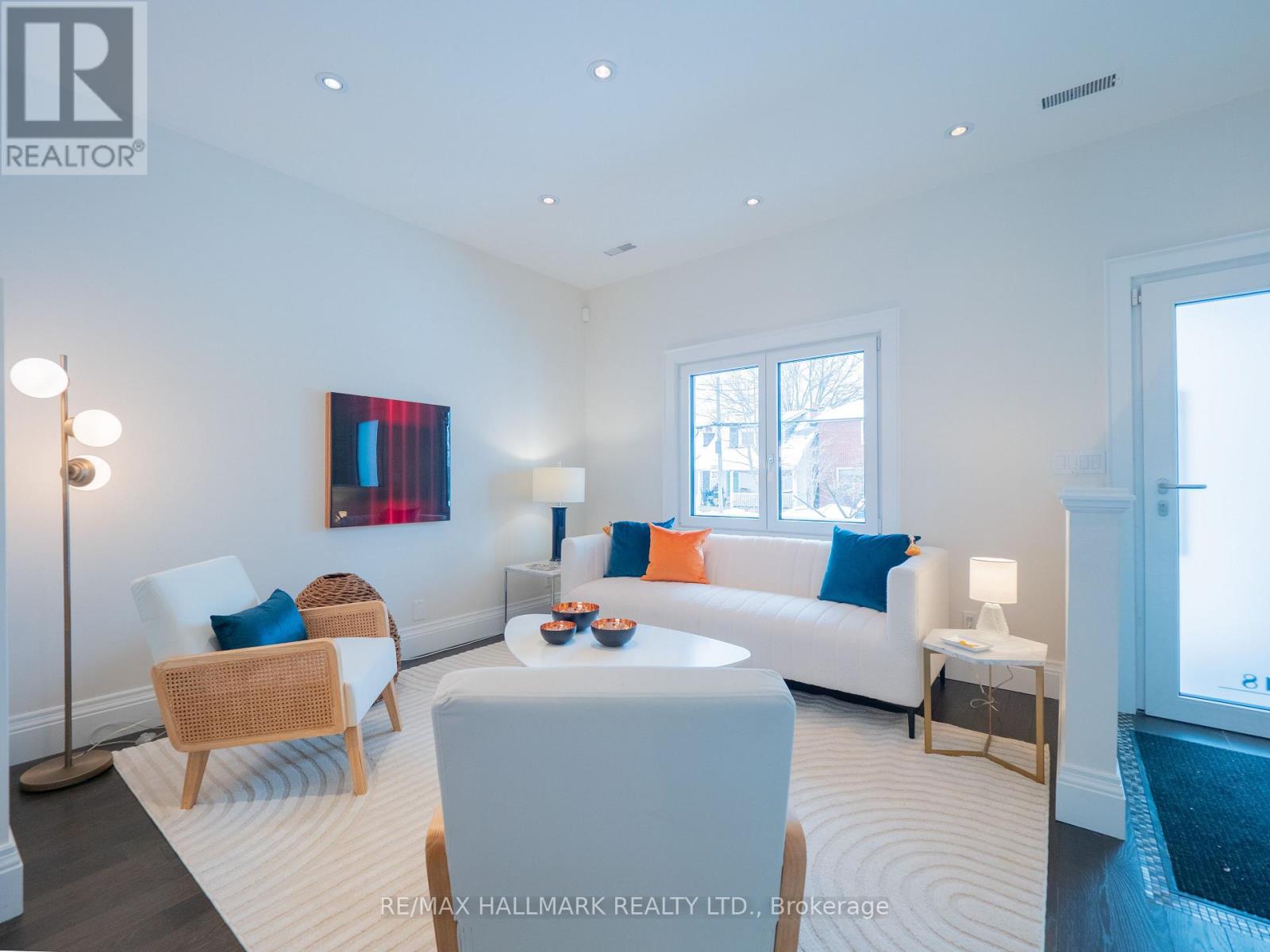 218 Westlake Avenue, Toronto, Ontario  M4C 4S9 - Photo 3 - E12822344