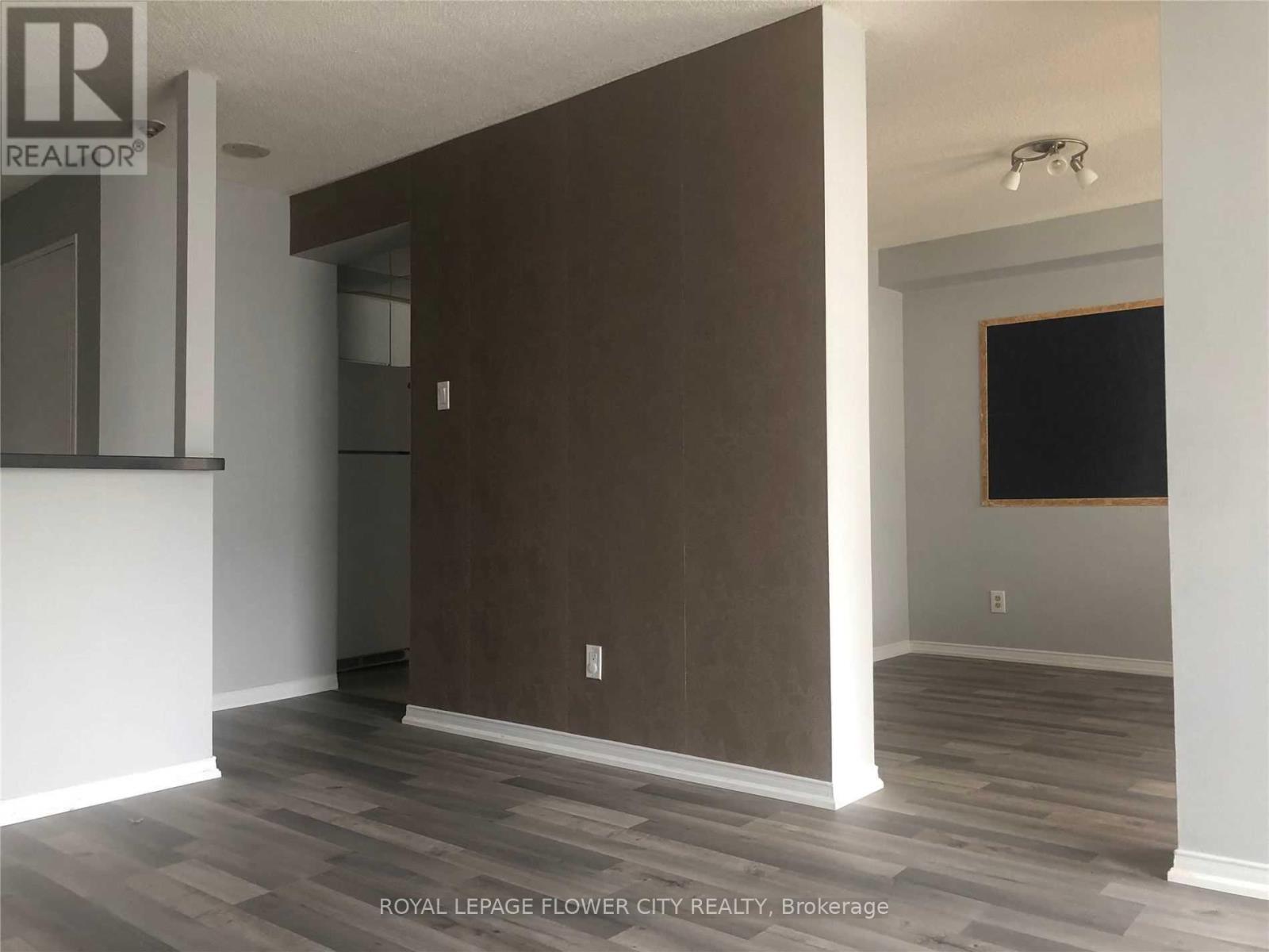 1709 - 115 Hillcrest Avenue, Mississauga, Ontario  L5B 3Y9 - Photo 4 - W12822070