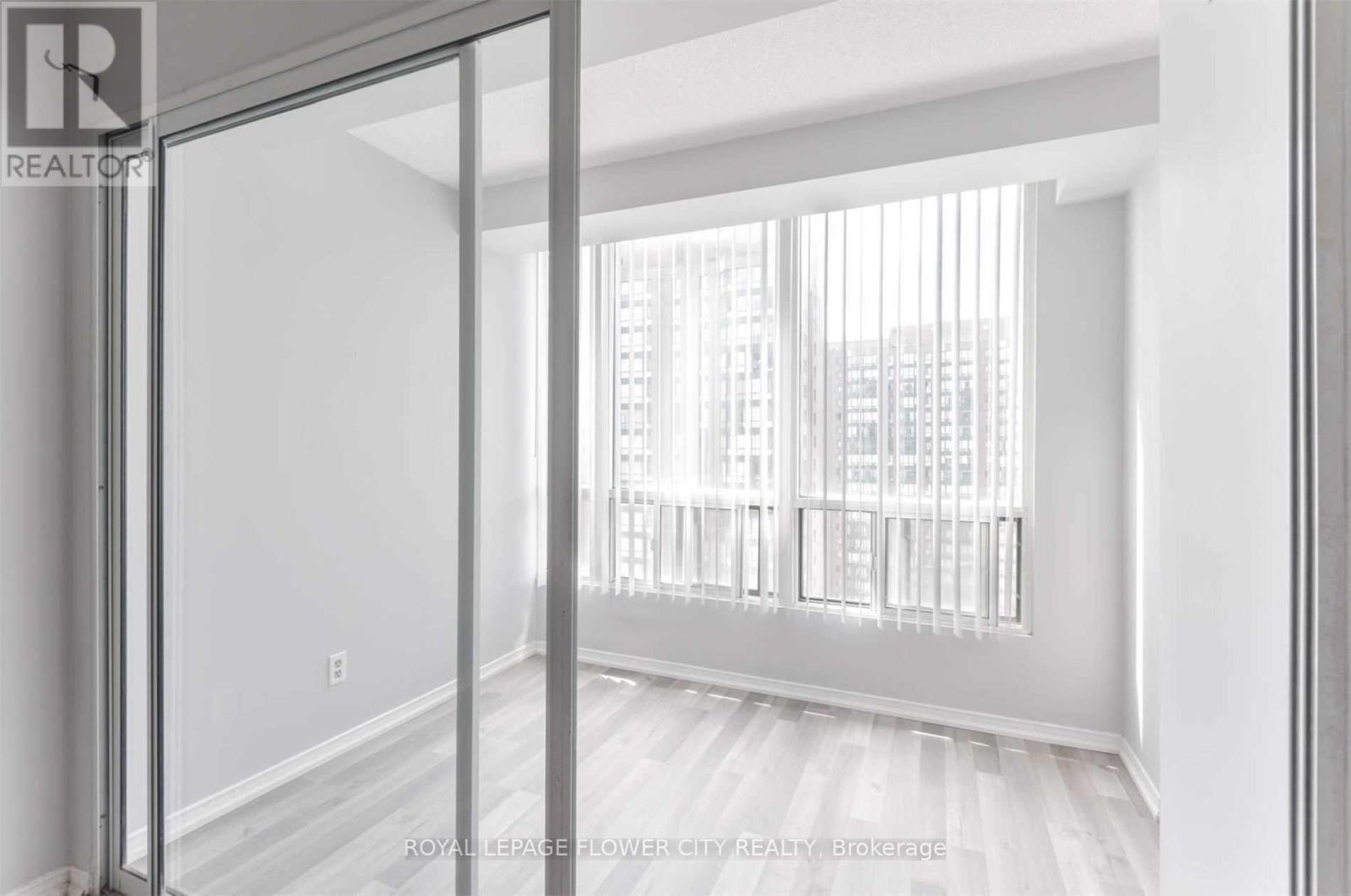 1709 - 115 Hillcrest Avenue, Mississauga, Ontario  L5B 3Y9 - Photo 7 - W12822070