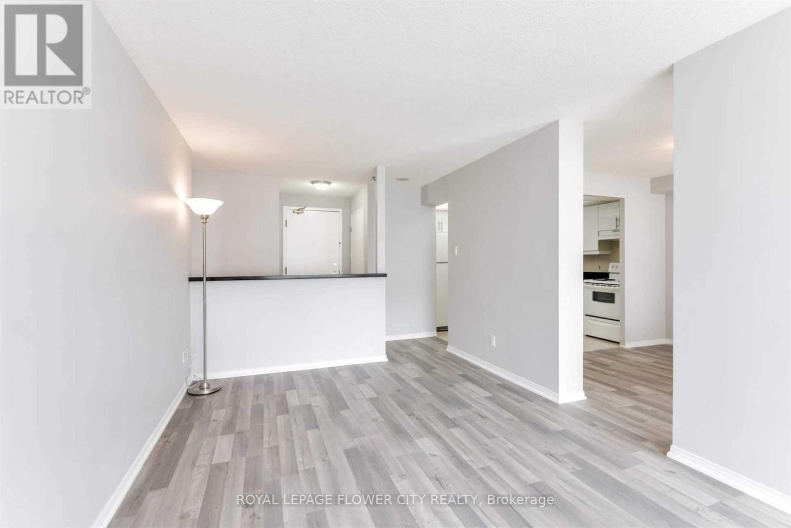 1709 - 115 Hillcrest Avenue, Mississauga, Ontario  L5B 3Y9 - Photo 8 - W12822070