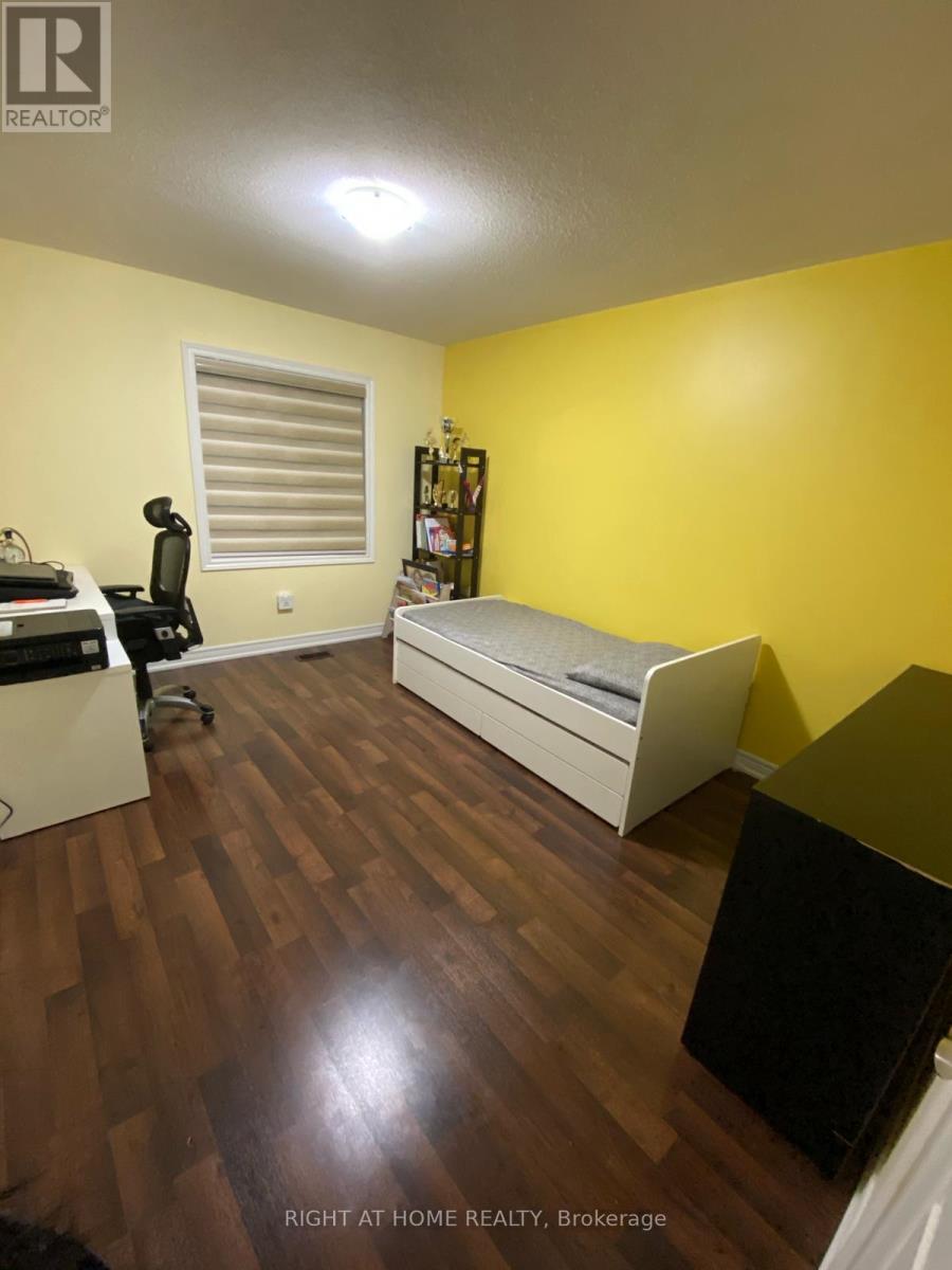 29 Villadowns Trail S, Brampton, Ontario  L6R 0B6 - Photo 10 - W12822074