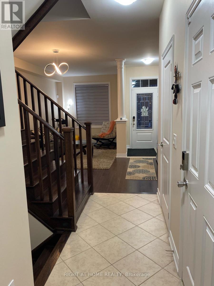 29 Villadowns Trail S, Brampton, Ontario  L6R 0B6 - Photo 2 - W12822074