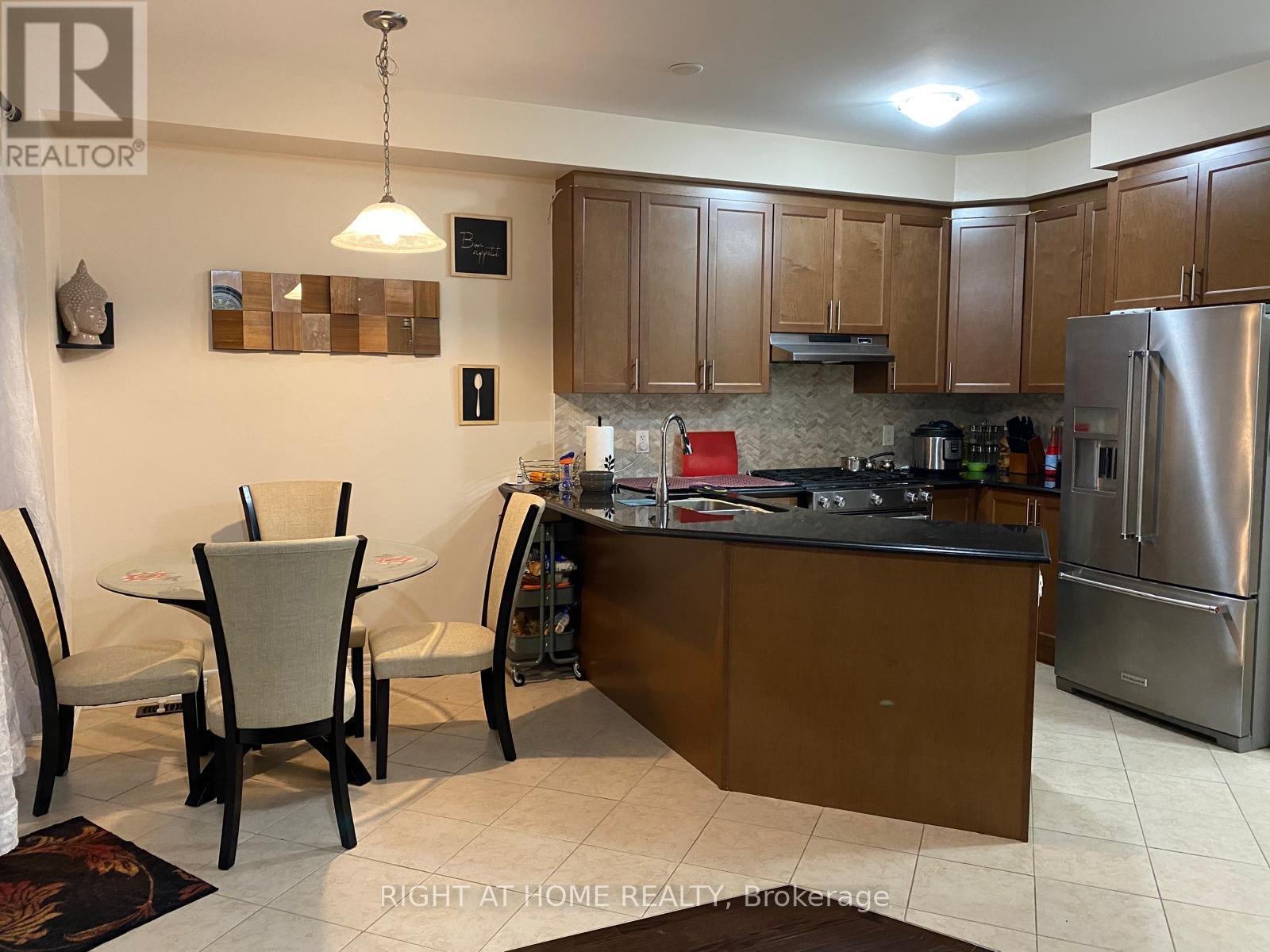 29 Villadowns Trail S, Brampton, Ontario  L6R 0B6 - Photo 7 - W12822074