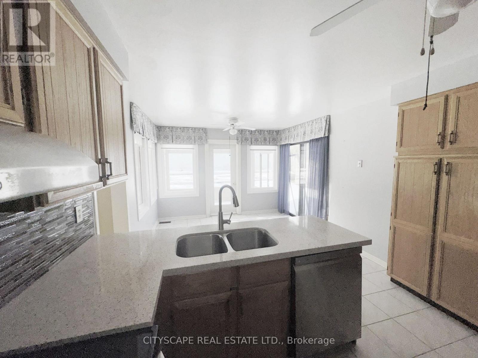 2702 Hardy Crescent, Oakville, Ontario  L6J 7B9 - Photo 16 - W12822146