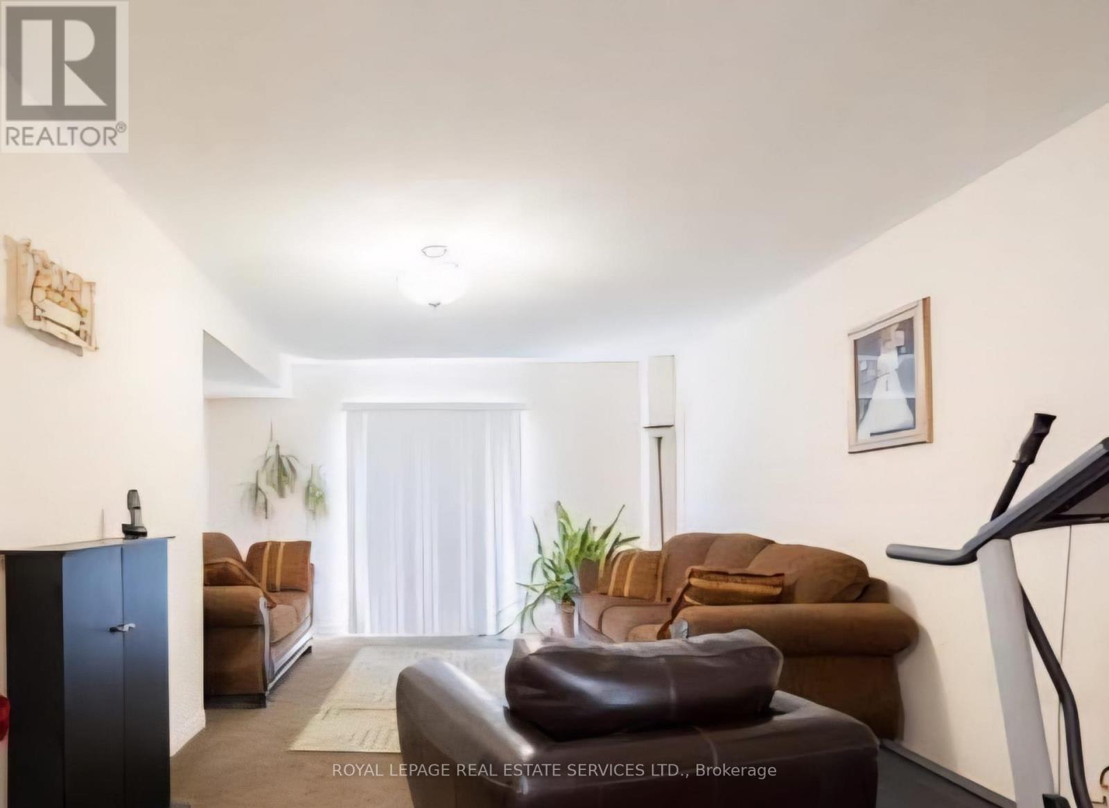 439 Aspendale Crescent, Mississauga, Ontario  L5W 0E7 - Photo 2 - W12822158