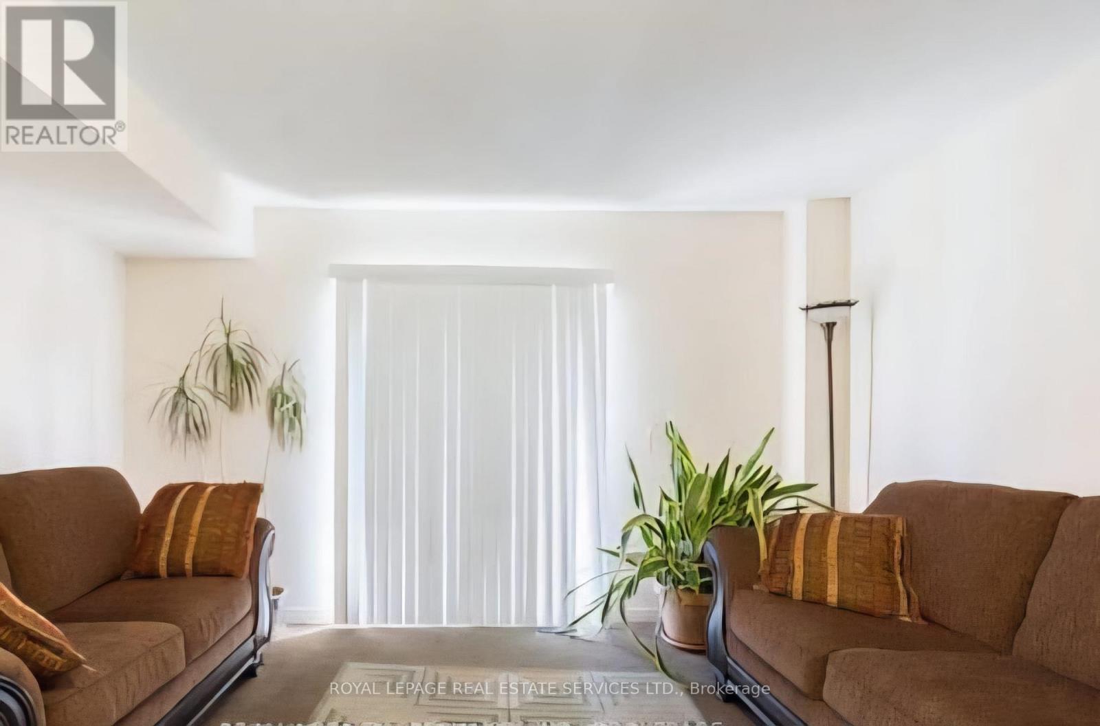 439 Aspendale Crescent, Mississauga, Ontario  L5W 0E7 - Photo 3 - W12822158