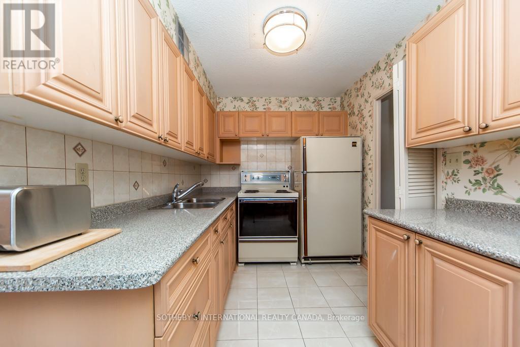 302 - 260 Scarlett Road, Toronto, Ontario  M6N 4X6 - Photo 15 - W12822208