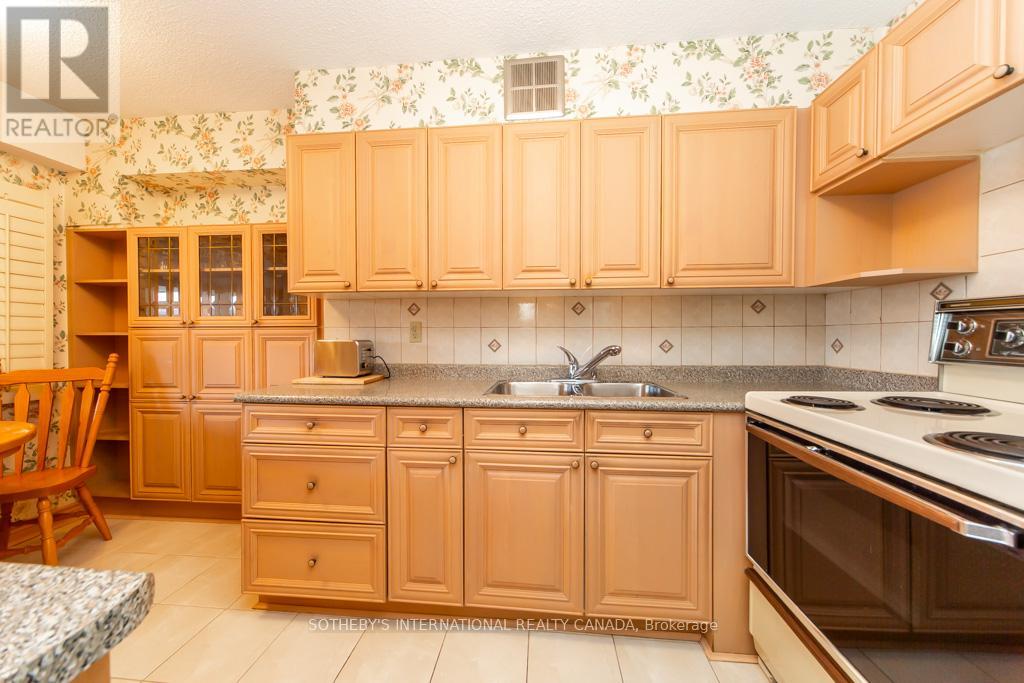 302 - 260 Scarlett Road, Toronto, Ontario  M6N 4X6 - Photo 16 - W12822208