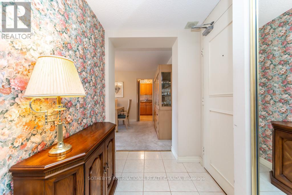 302 - 260 Scarlett Road, Toronto, Ontario  M6N 4X6 - Photo 7 - W12822208