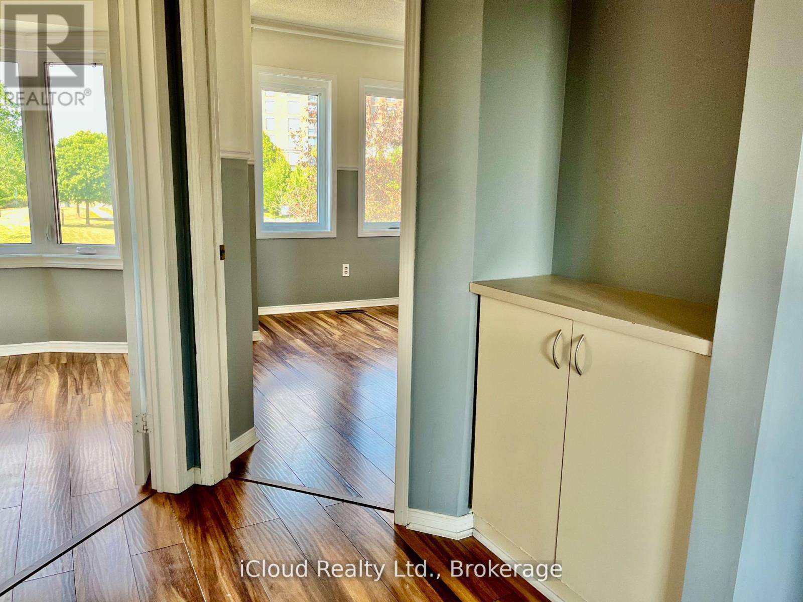 40 Glenashton Drive, Oakville, Ontario  L6H 6G2 - Photo 16 - W12822268