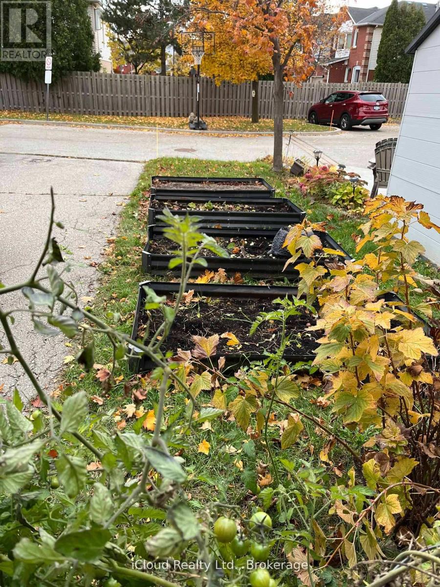 40 Glenashton Drive, Oakville, Ontario  L6H 6G2 - Photo 24 - W12822268