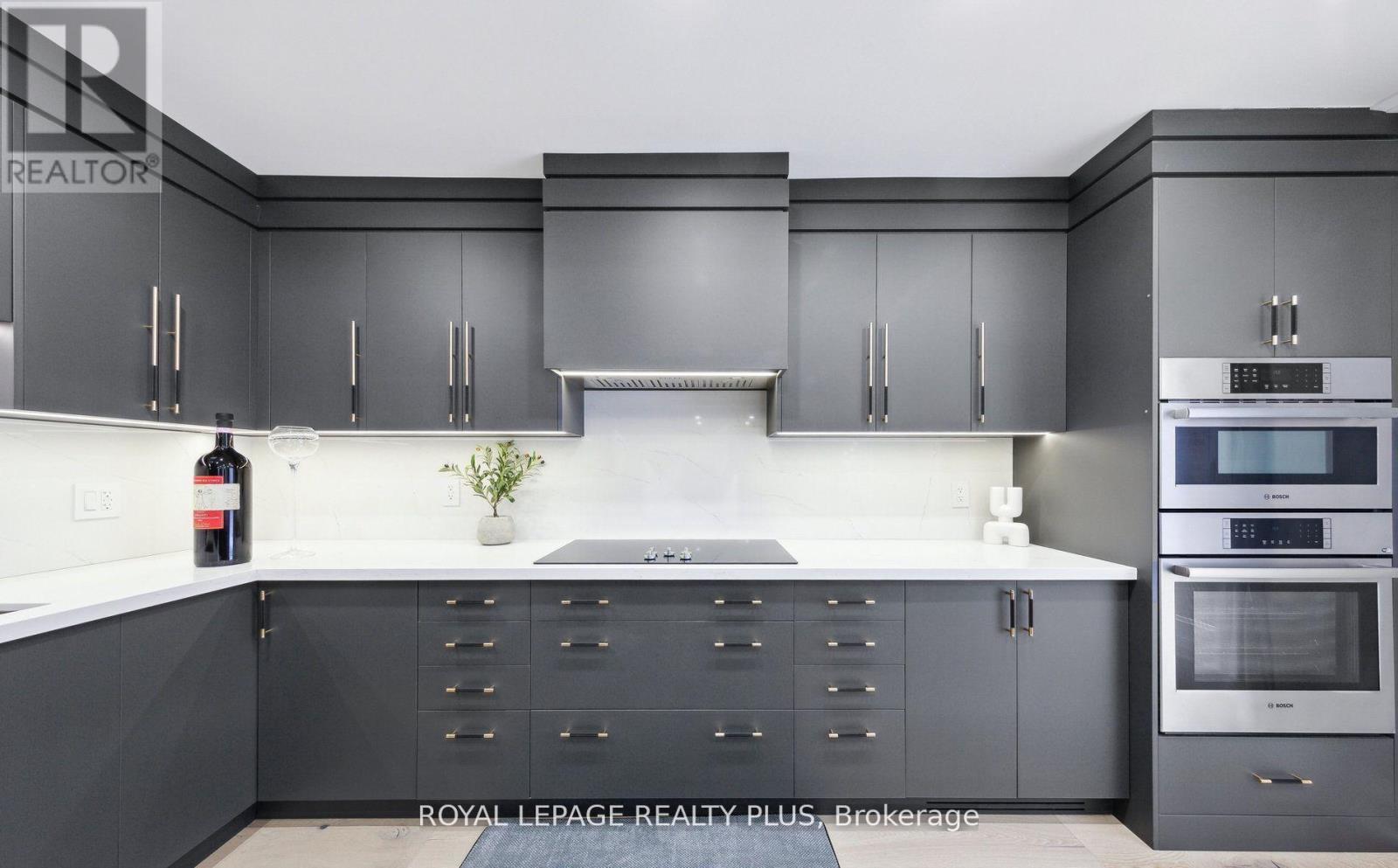 4344 Dallas Court, Mississauga, Ontario  L4W 4G7 - Photo 11 - W12822296